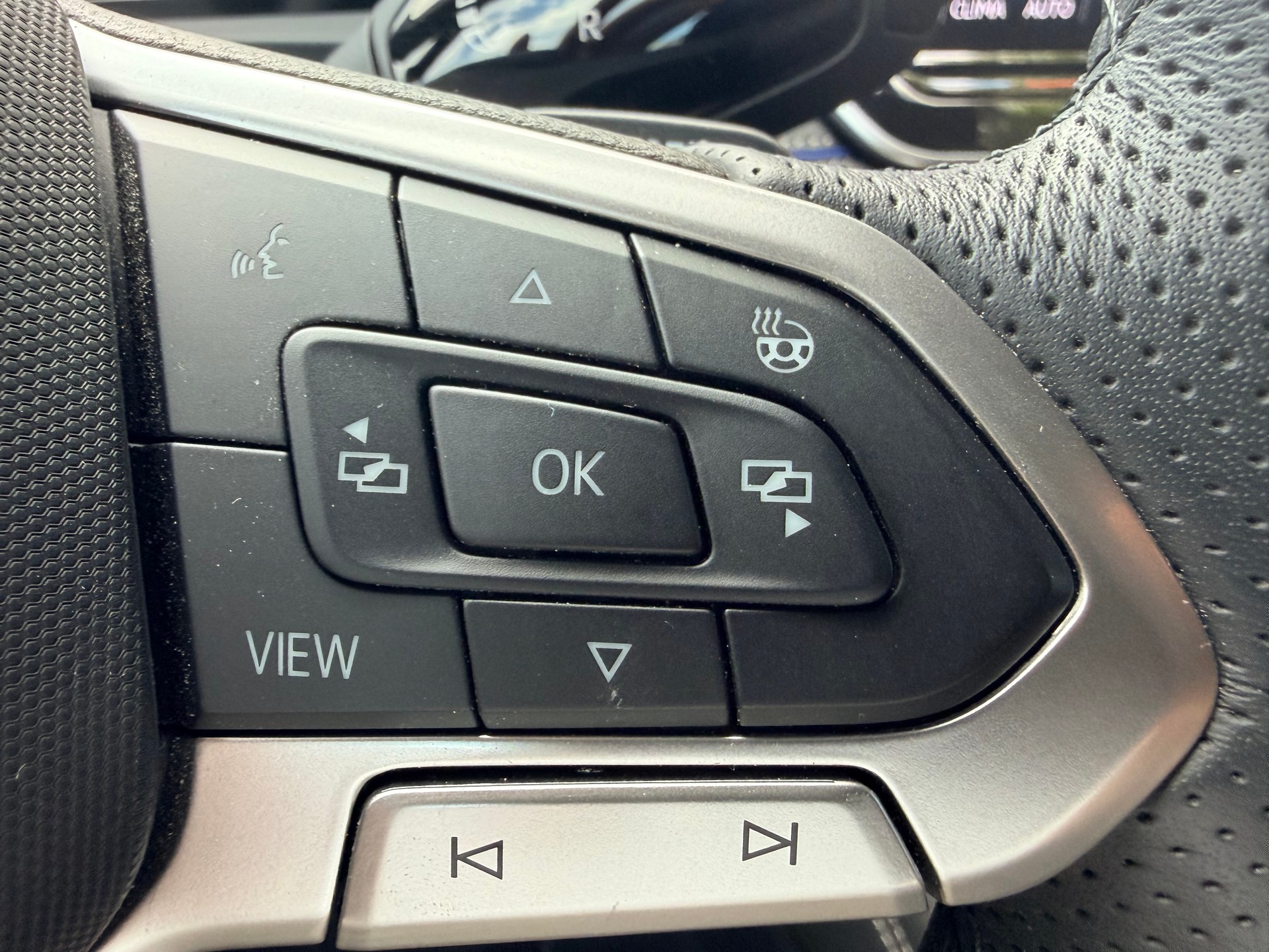 VW Tiguan 2.0 TSI R-Line DSG 4motion-image-5