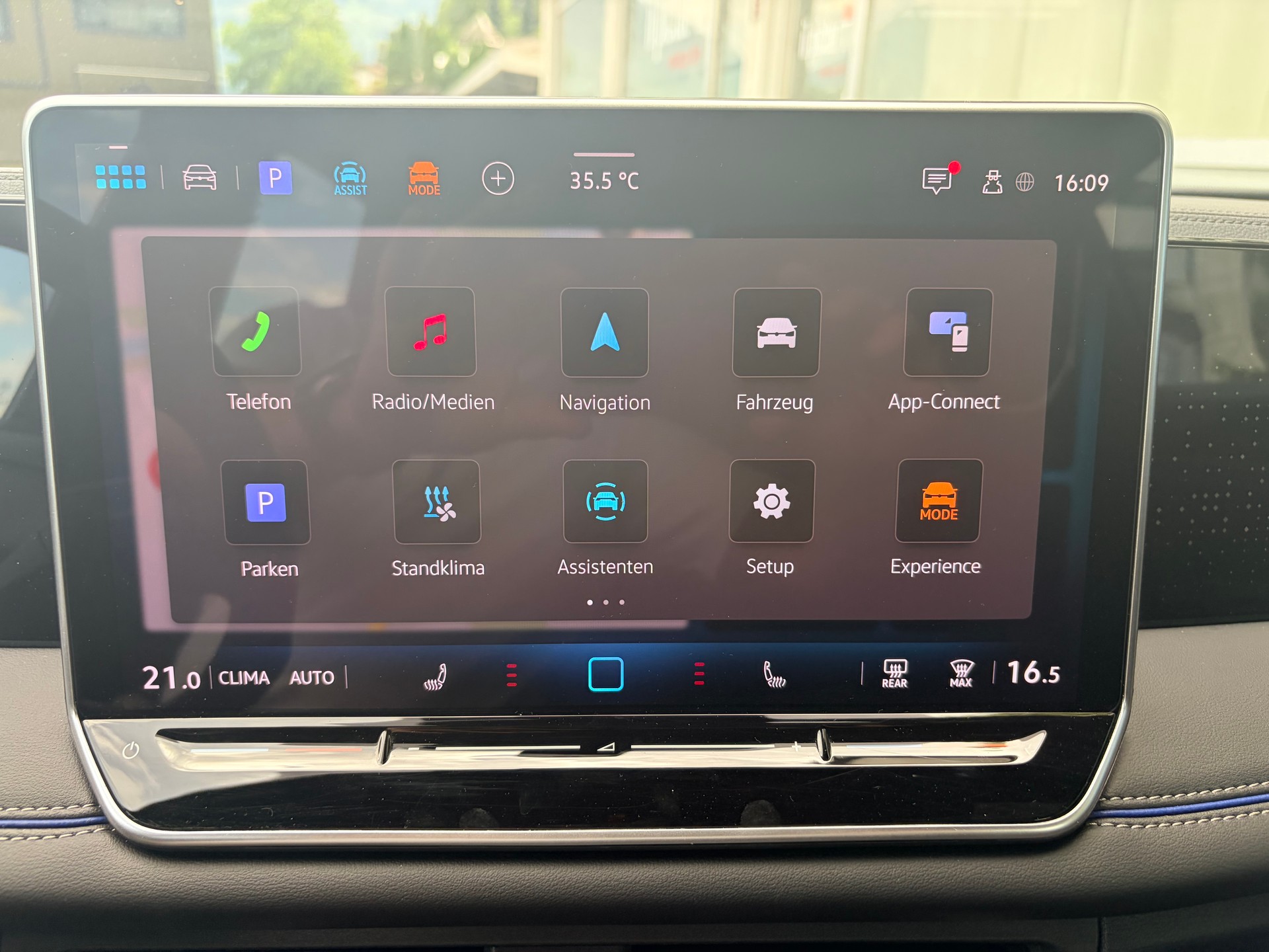 VW Tiguan 2.0 TSI R-Line DSG 4motion-image-4