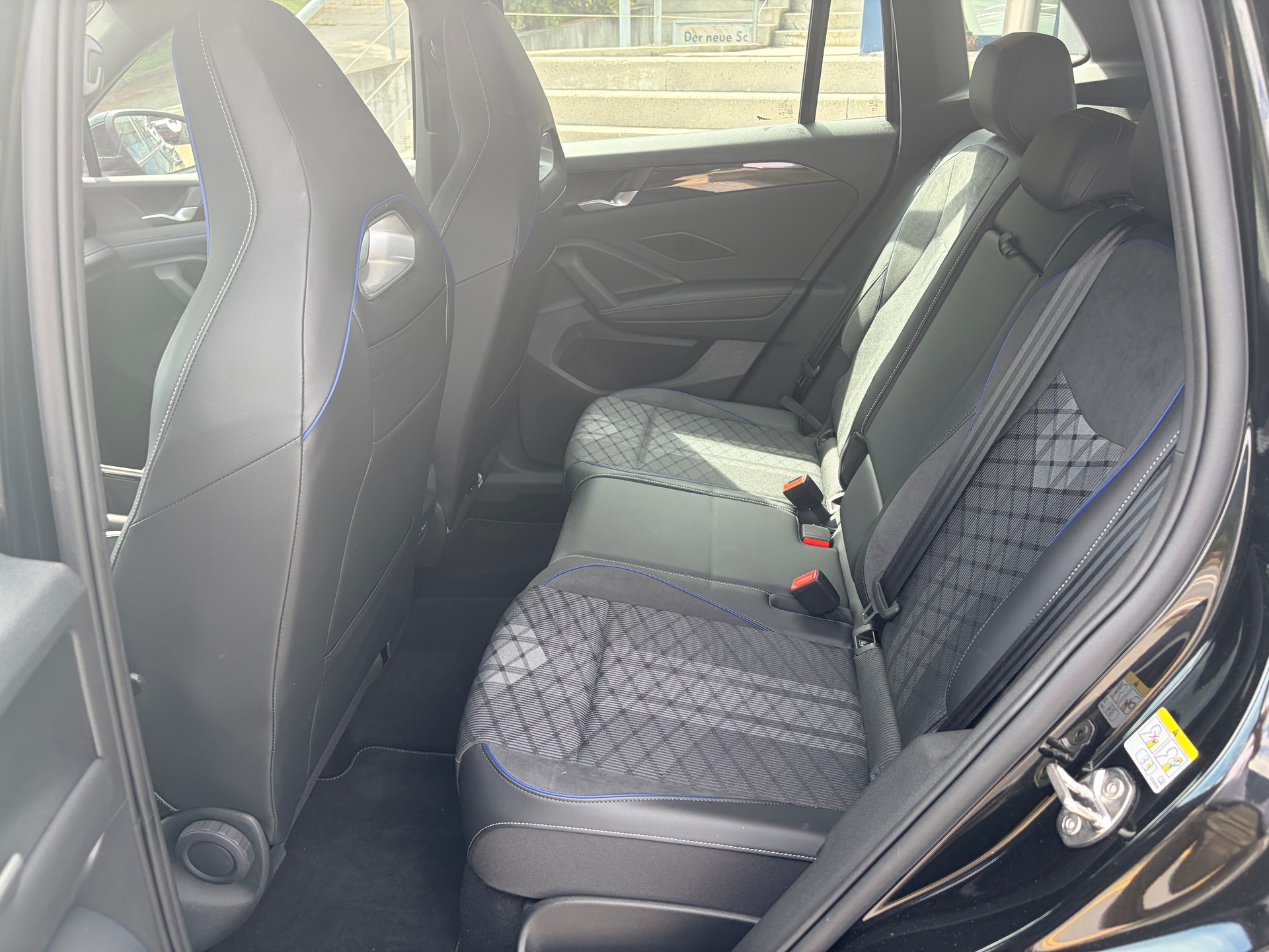 VW Tiguan 2.0 TSI R-Line DSG 4motion-image-16