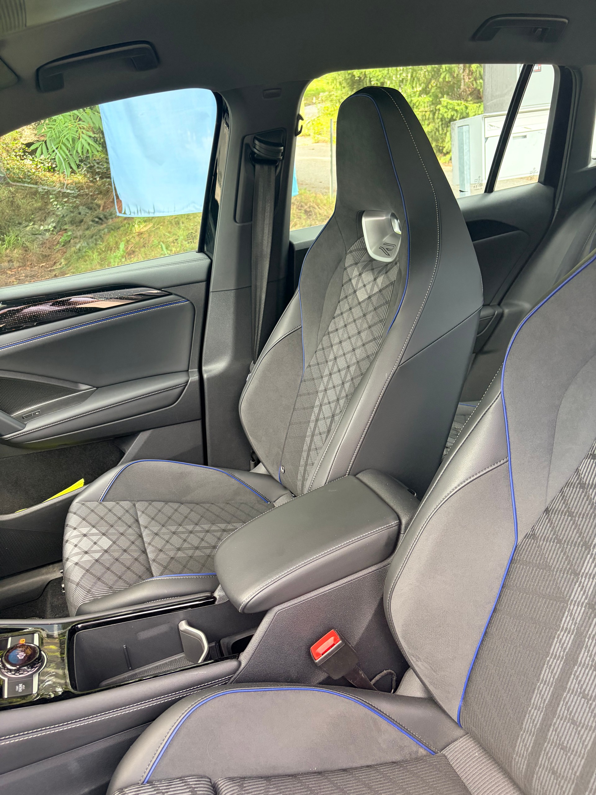 VW Tiguan 2.0 TSI R-Line DSG 4motion-image-8