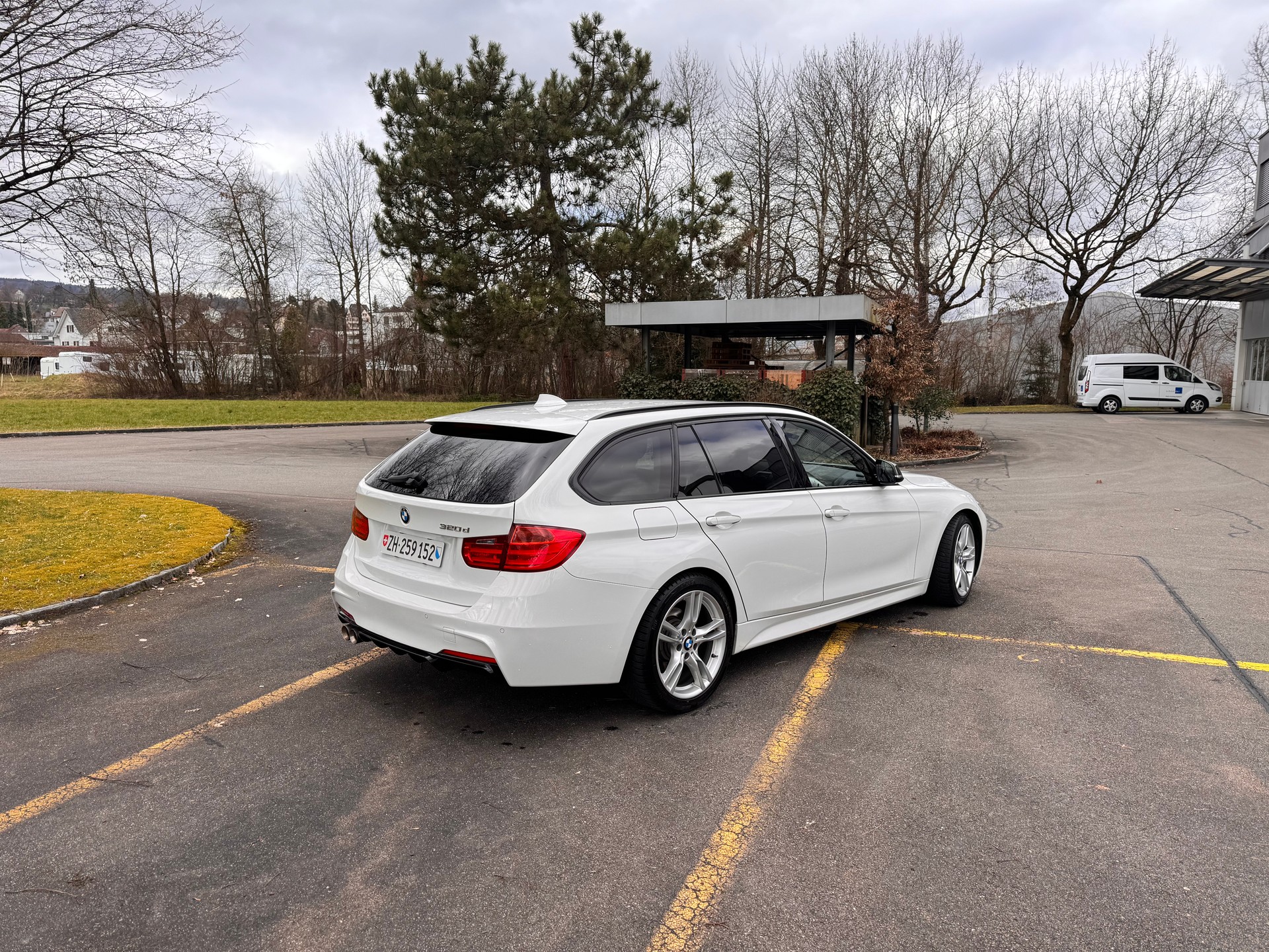 BMW 320d-image-2