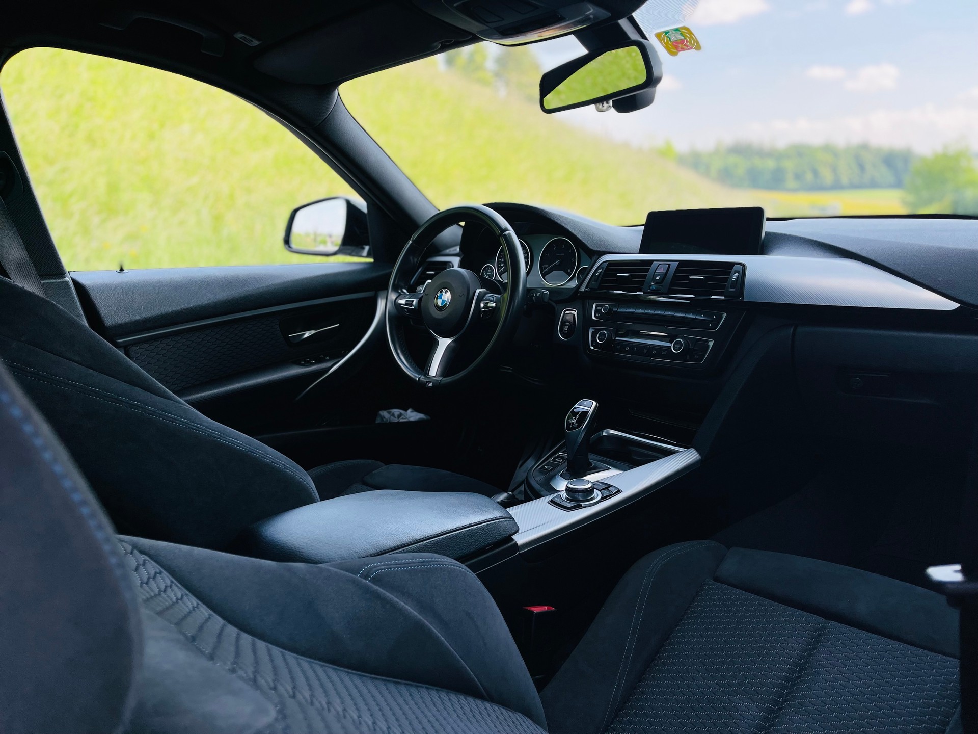 BMW 320d-image-3
