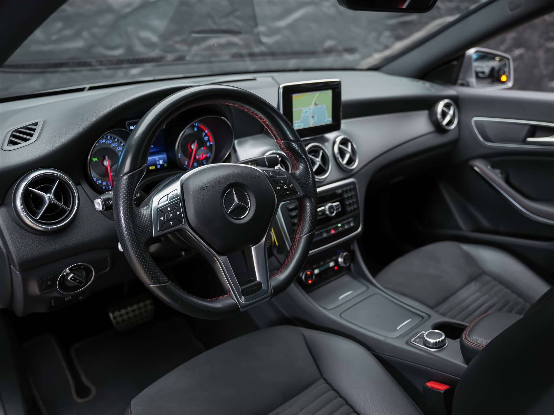 MERCEDES-BENZ CLA 250 Sport 7G-DCT 4Matic *CH Auto*Sitzheizung*Rückfahrkamera*-image-7