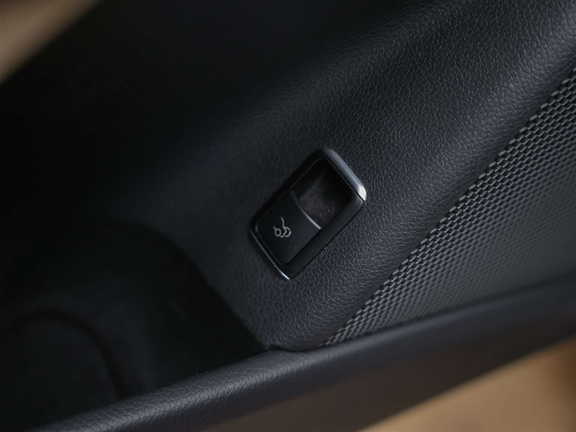 MERCEDES-BENZ CLA 250 Sport 7G-DCT 4Matic *CH Auto*Sitzheizung*Rückfahrkamera*-image-25
