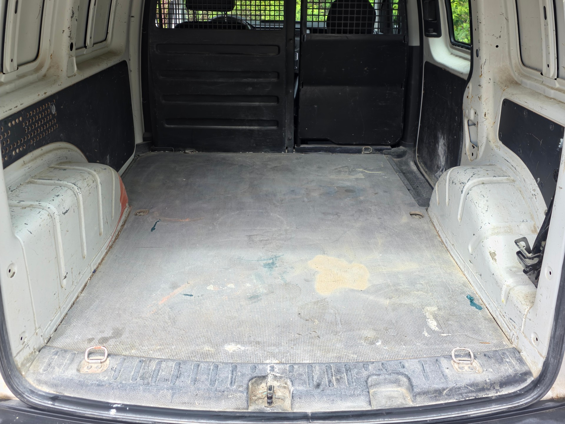 VW Caddy 2.0TDI BlueMotion Technology-image-9