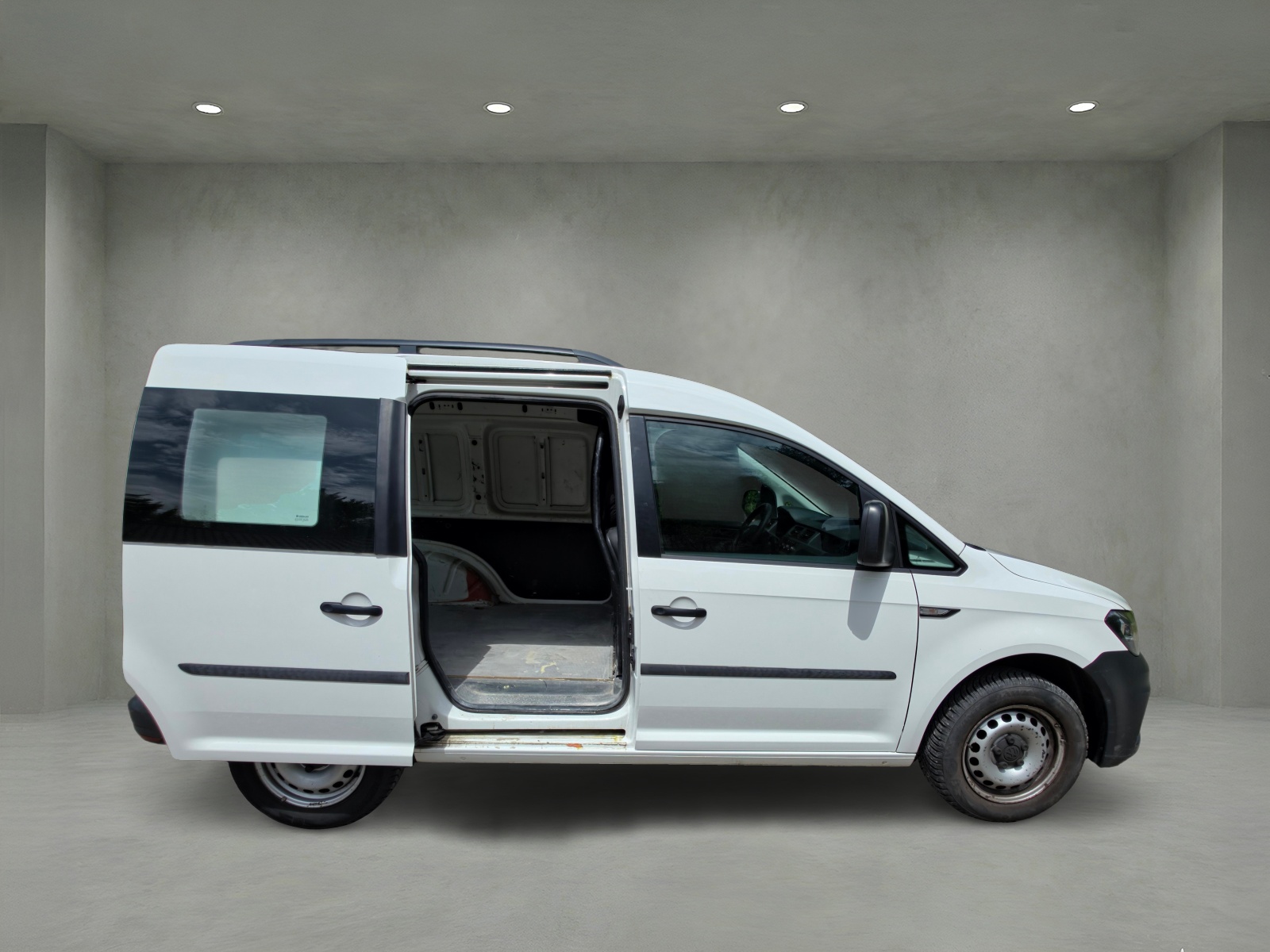 VW Caddy 2.0TDI BlueMotion Technology-image-2