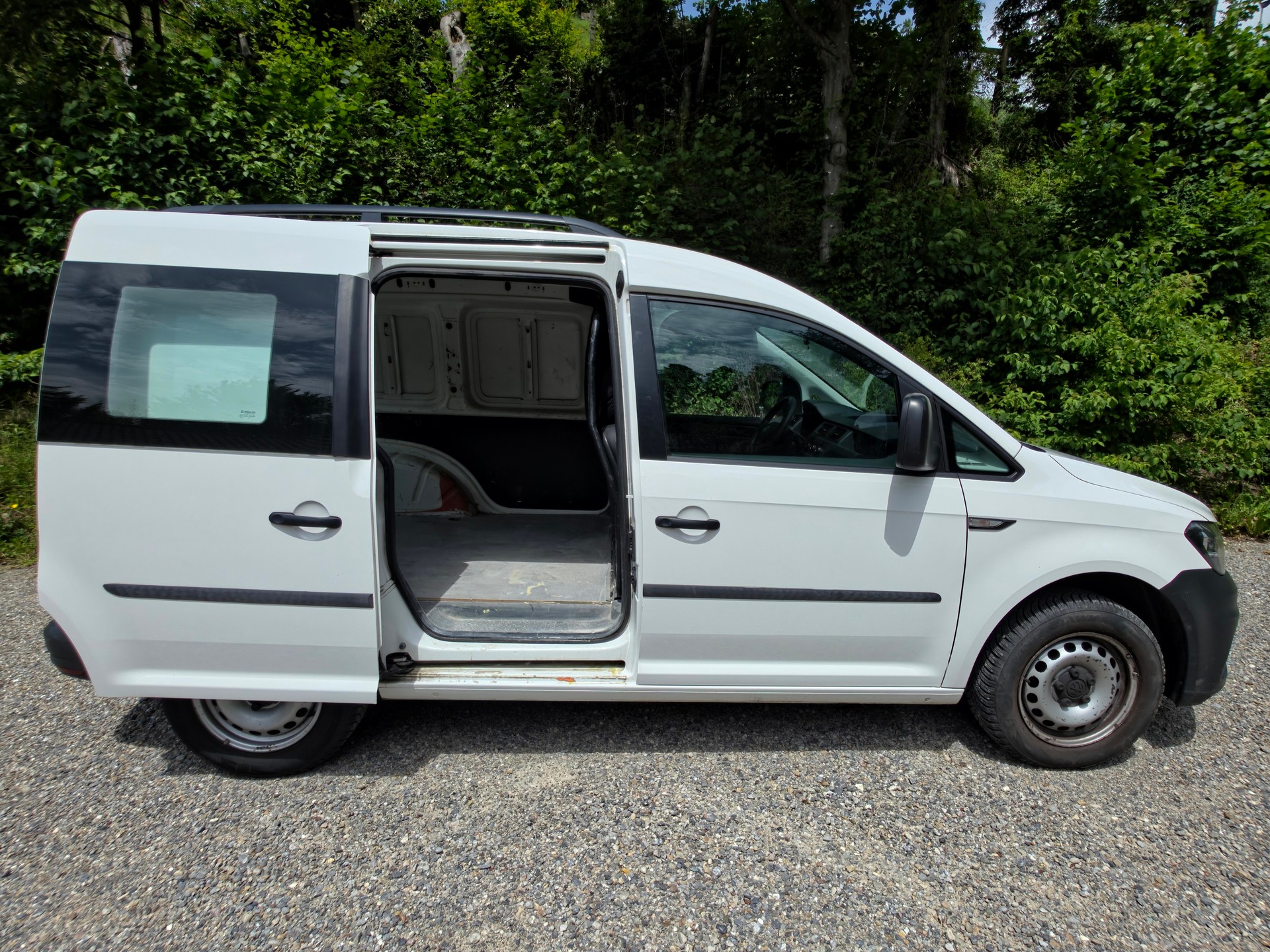 VW Caddy 2.0TDI BlueMotion Technology-image-2