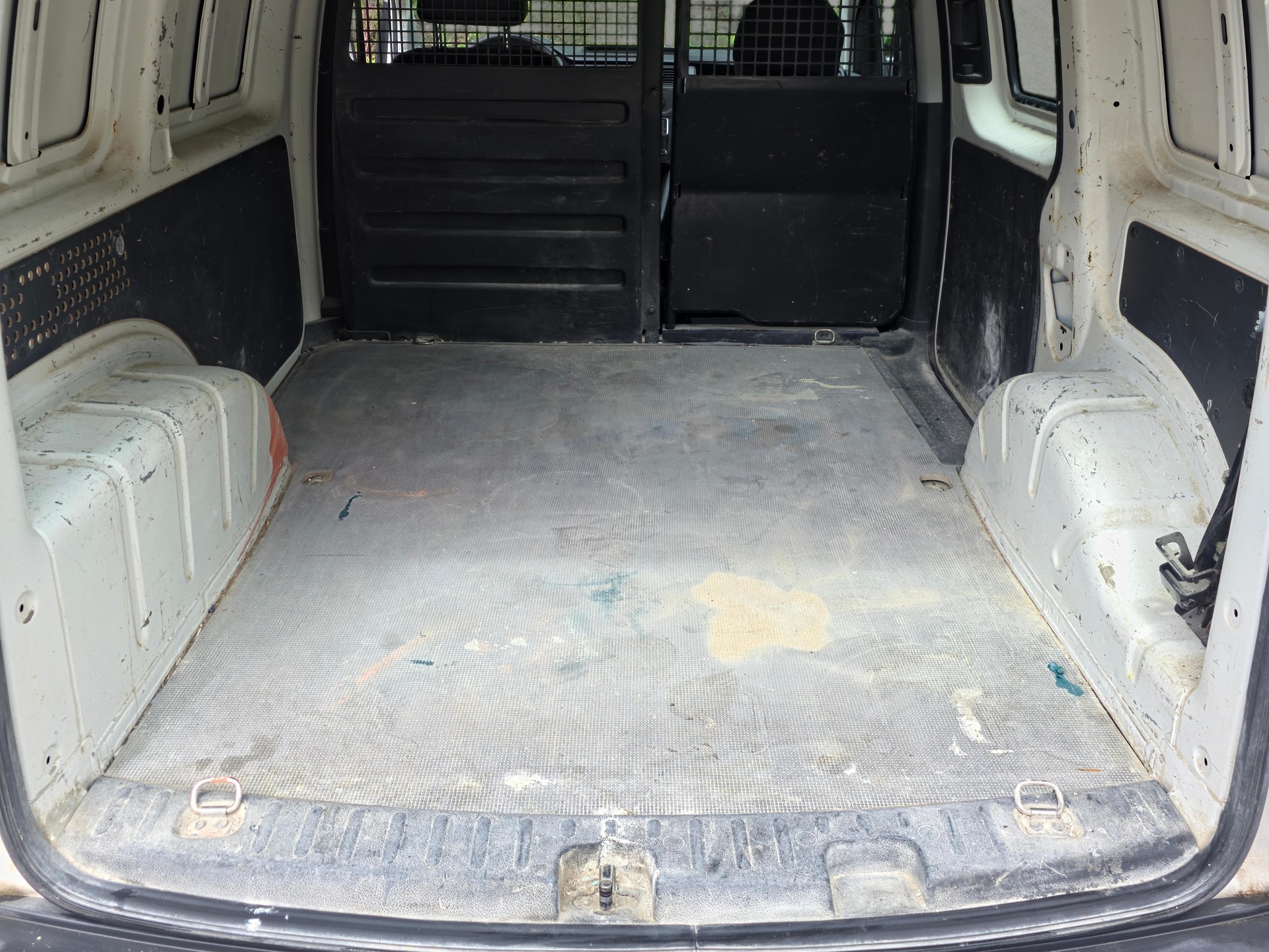 VW Caddy 2.0TDI BlueMotion Technology-image-8