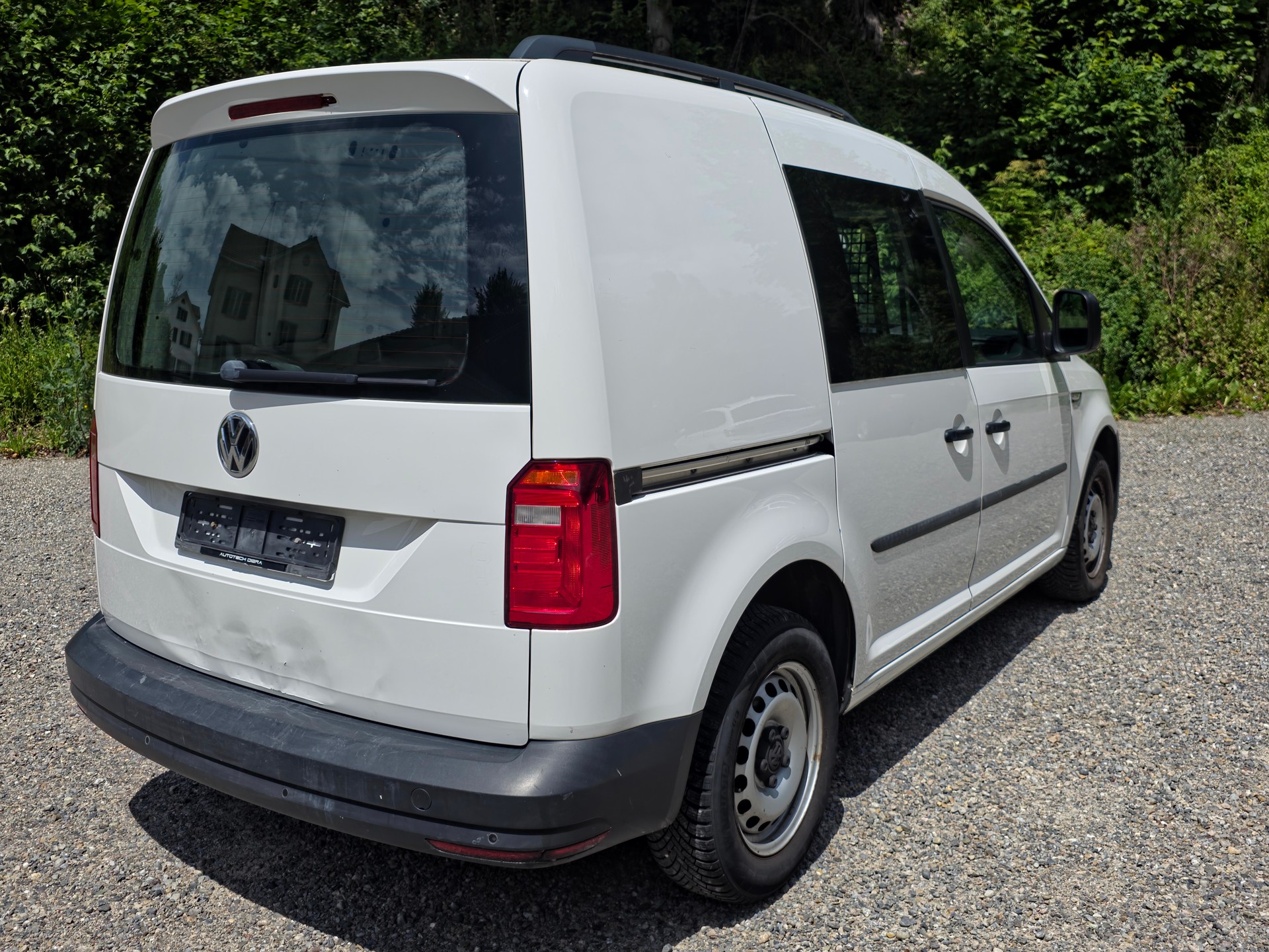VW Caddy 2.0TDI BlueMotion Technology-image-8