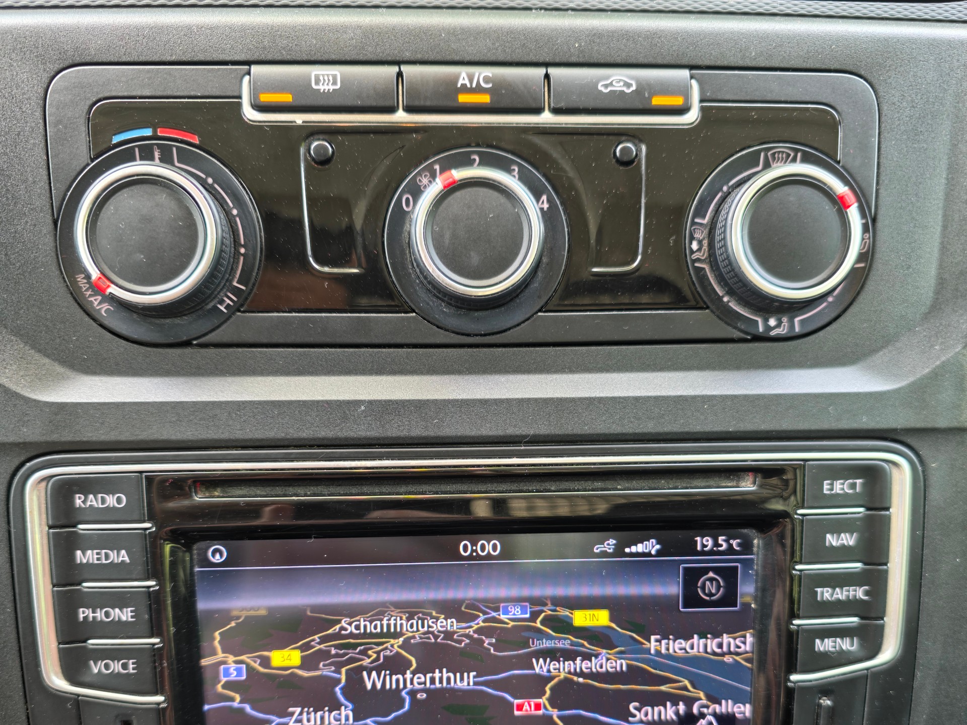 VW Caddy 2.0TDI BlueMotion Technology-image-4