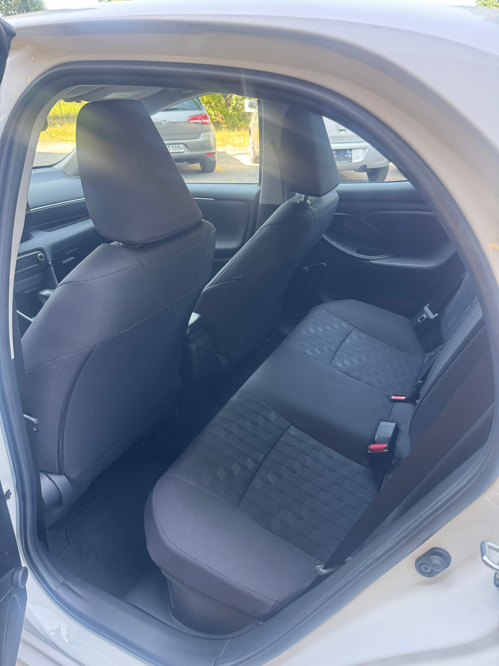 TOYOTA Yaris 1.5 Comfort e-CVT-image-3