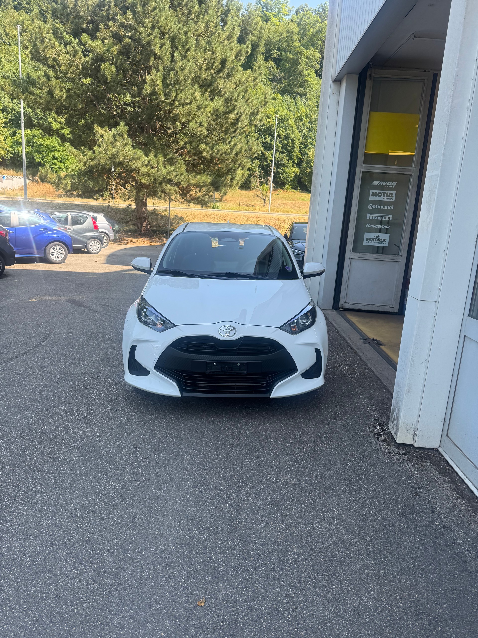 TOYOTA Yaris 1.5 Comfort e-CVT-image-0