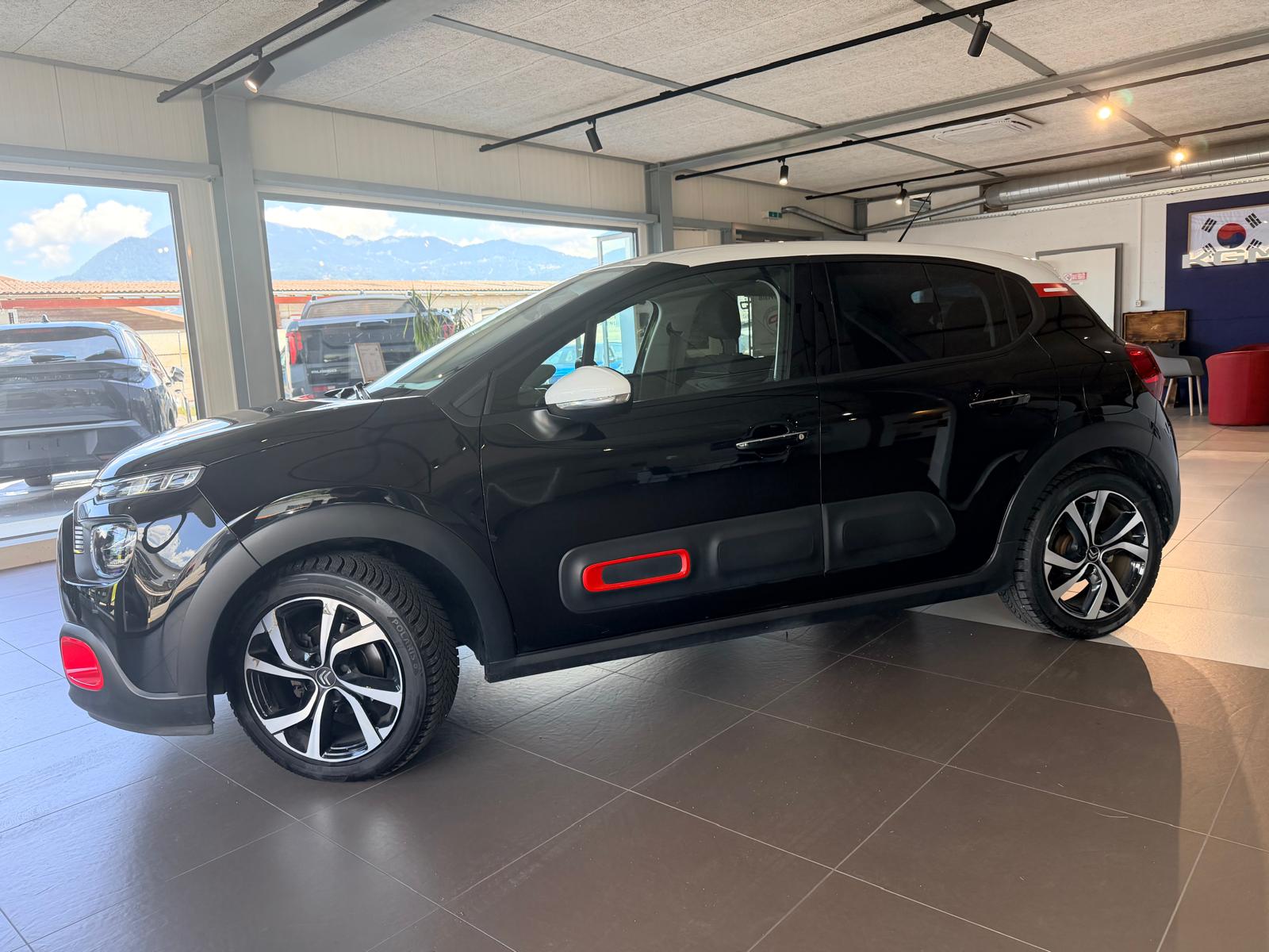 CITROEN C3 1.2i PureTech Shine EAT6-image-1