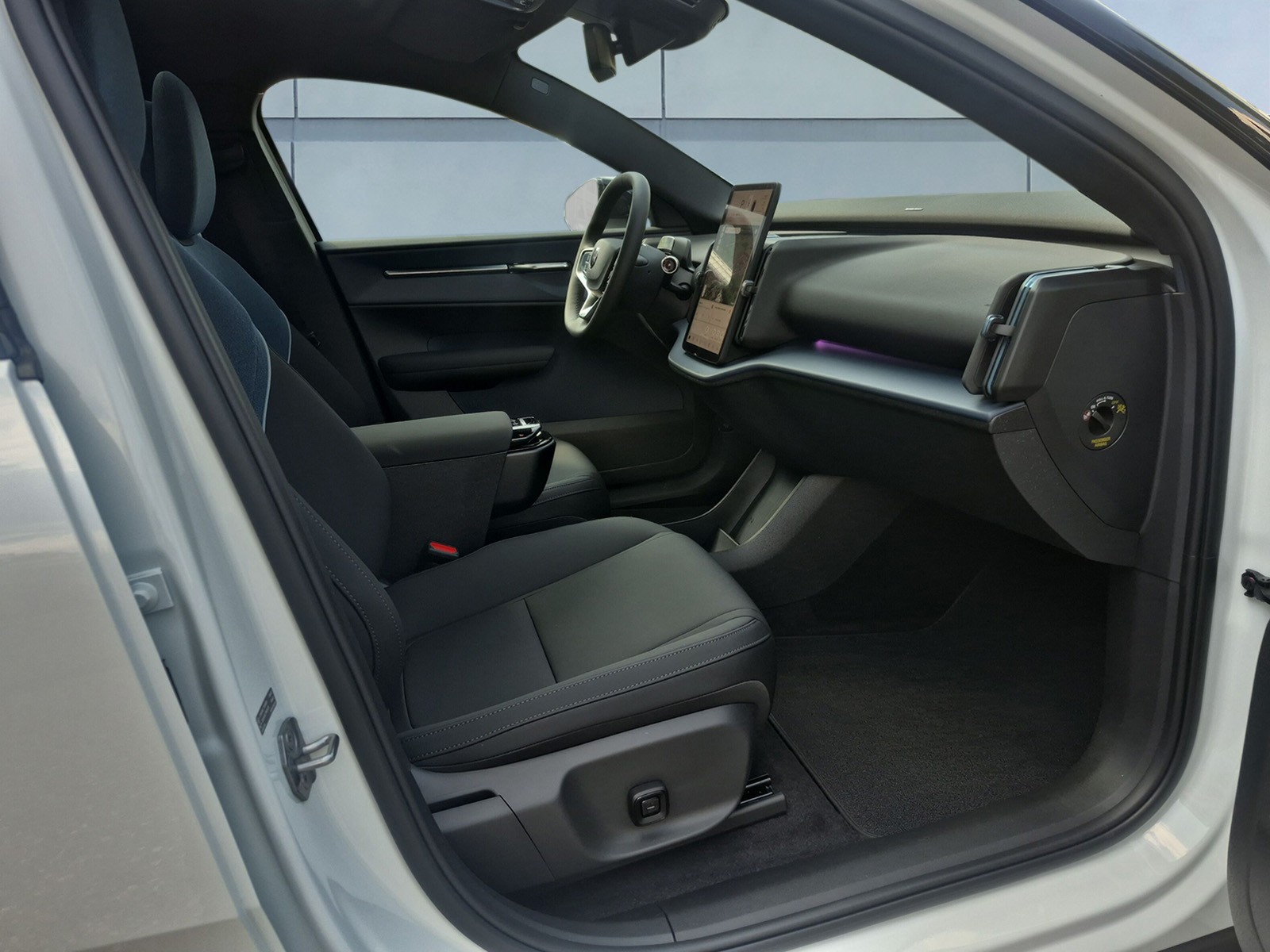 VOLVO EX 30 E60 Twin Ultra Performance AWD-image-12