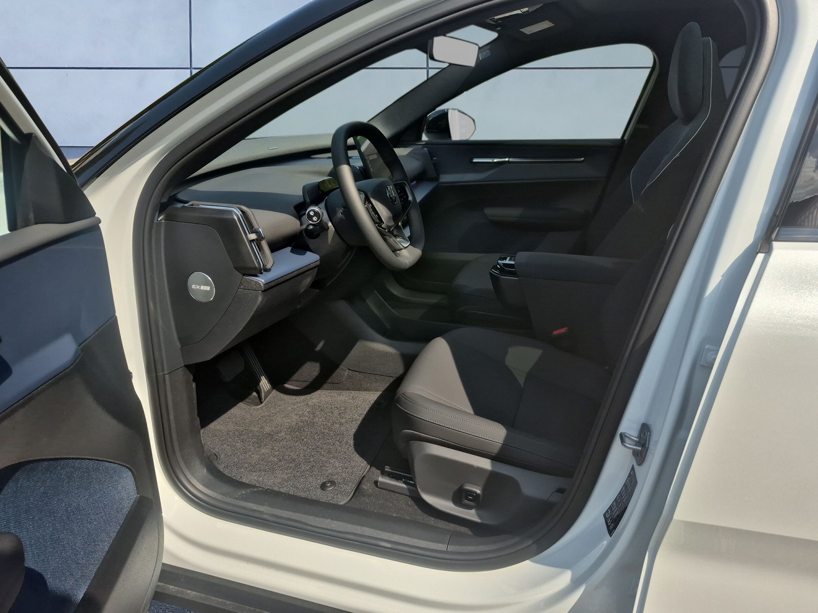 VOLVO EX 30 E60 Twin Ultra Performance AWD-image-9