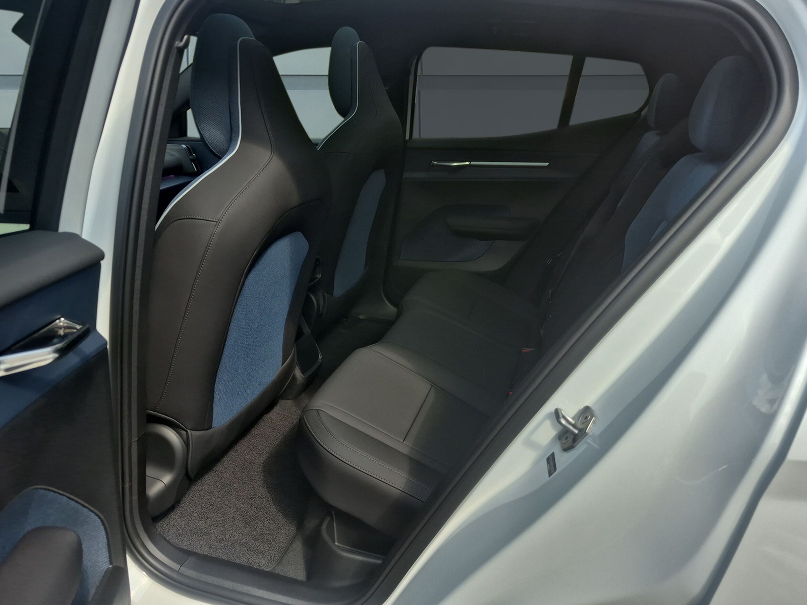 VOLVO EX 30 E60 Twin Ultra Performance AWD-image-14