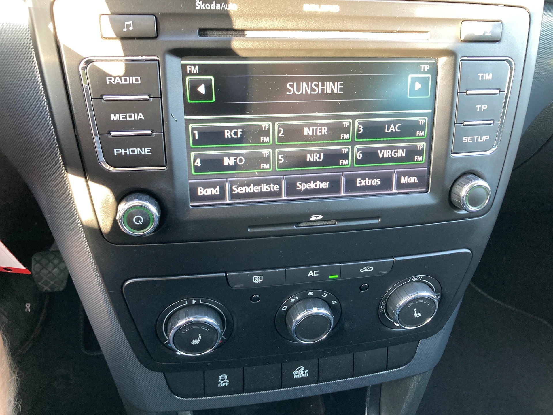 SKODA Yeti 2.0 TDI Active 4x4-image-11