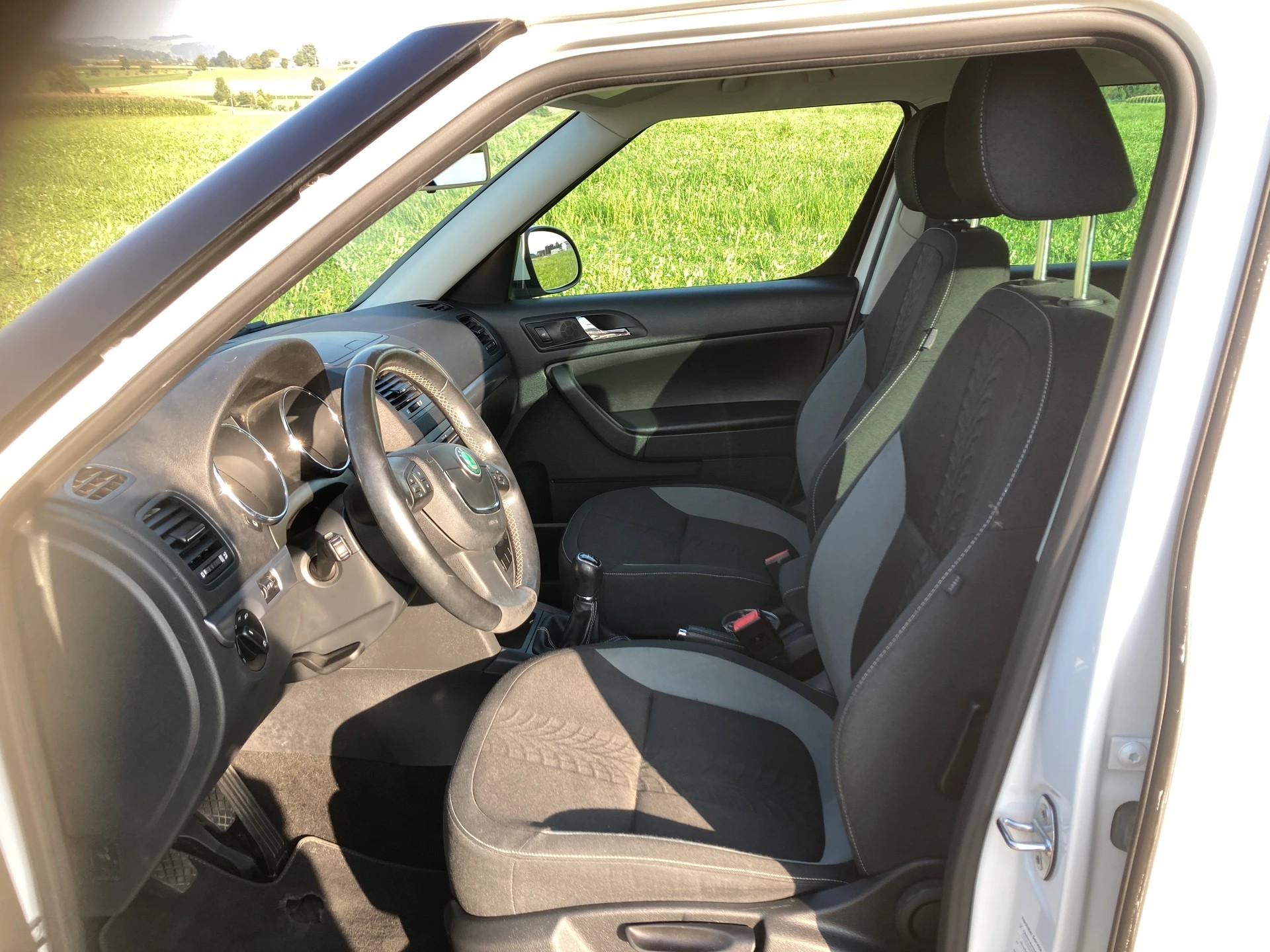 SKODA Yeti 2.0 TDI Active 4x4-image-8