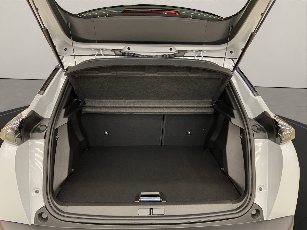 PEUGEOT 2008 1.2 Hybrid 145 GT-image-13