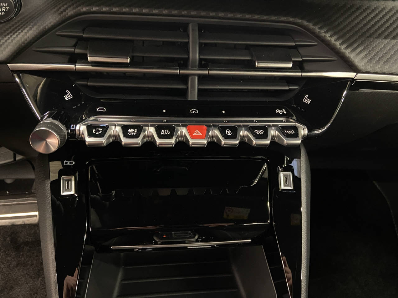 PEUGEOT 2008 1.2 Hybrid 145 GT-image-9