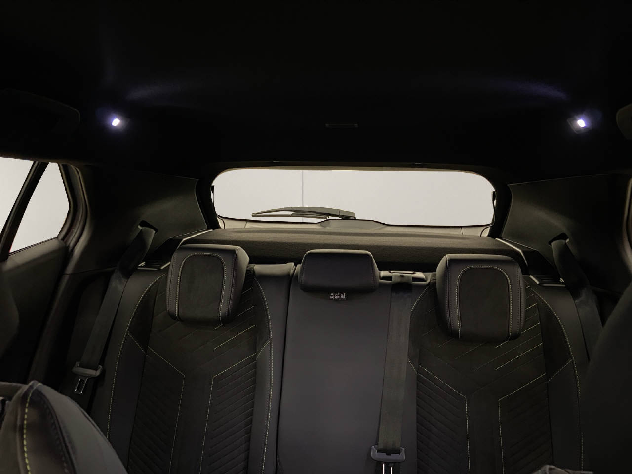 PEUGEOT 2008 1.2 Hybrid 145 GT-image-12