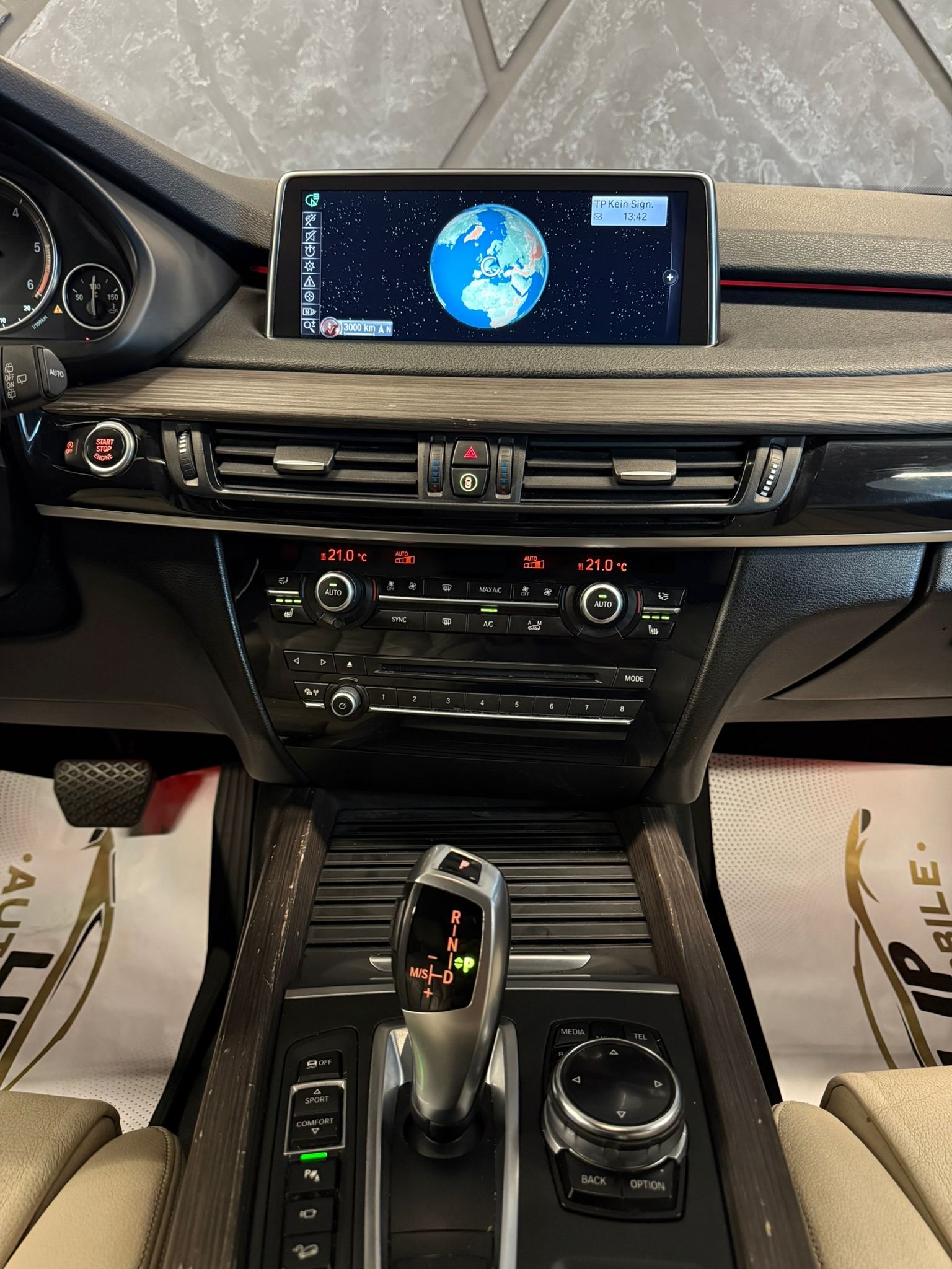 BMW X5 xDrive 30d Steptronic-image-12