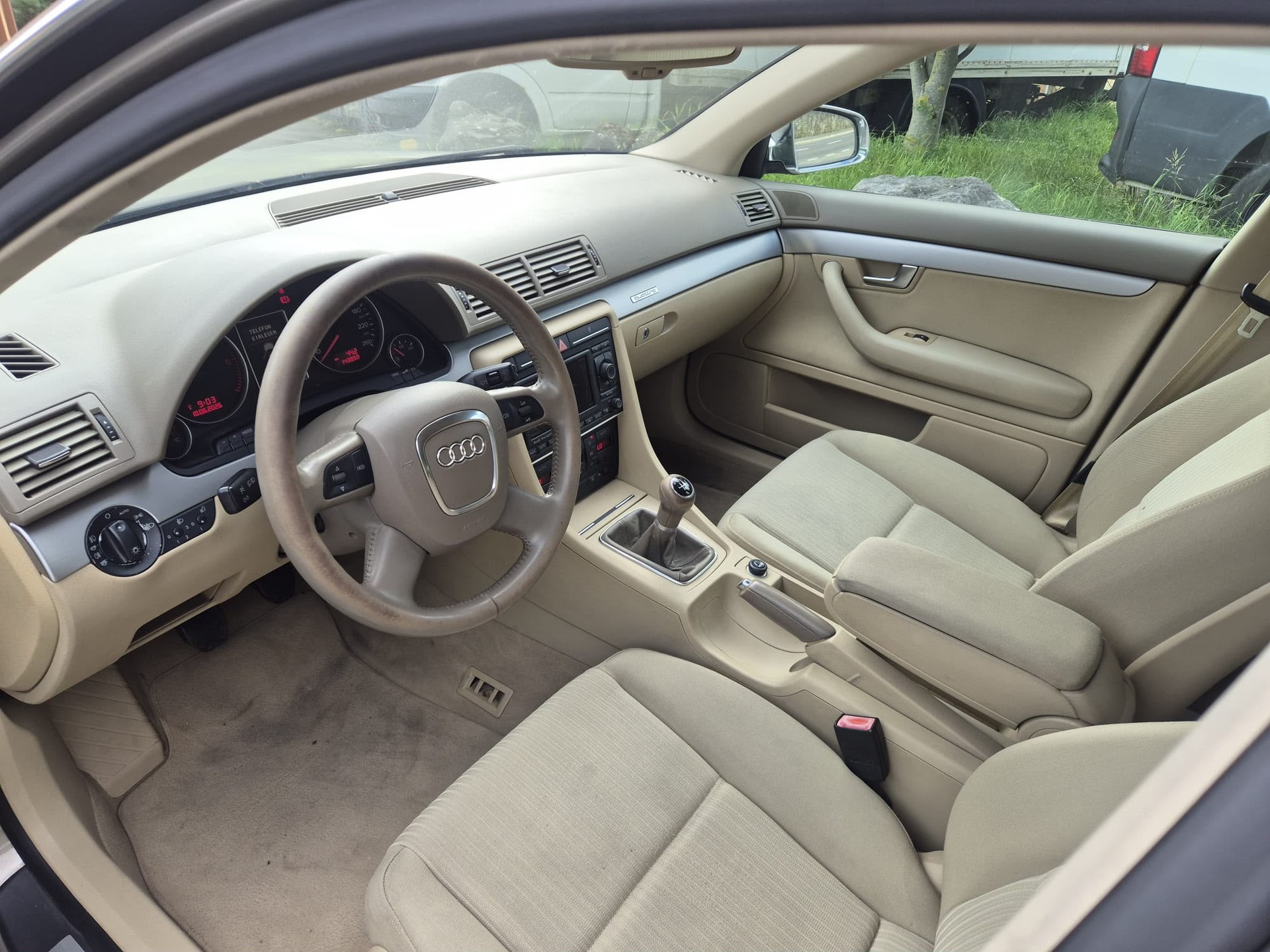 AUDI A4 Avant 2.0 TDI quattro-image-4