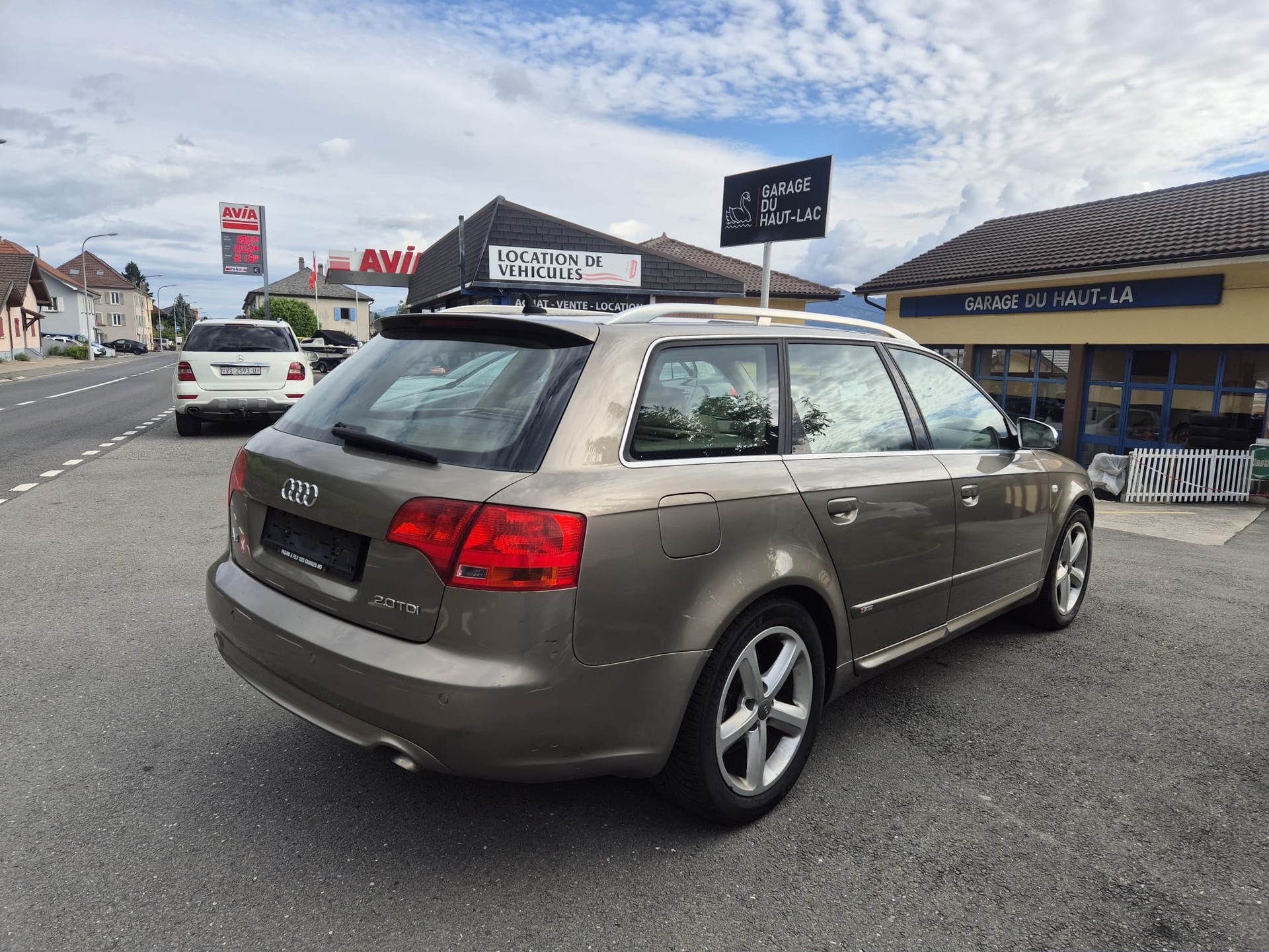 AUDI A4 Avant 2.0 TDI quattro-image-2