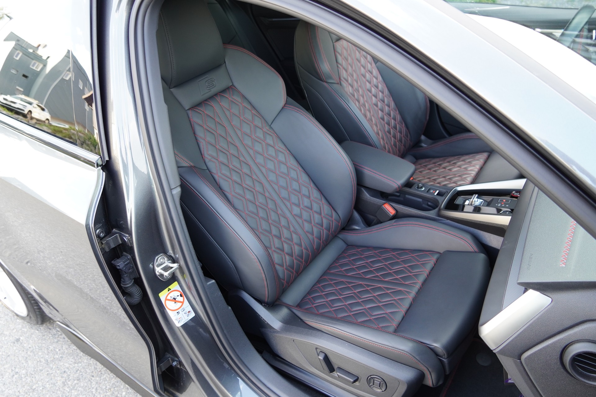 AUDI S3 Sportback 2.0 TFSI quattro S-tronic-image-7