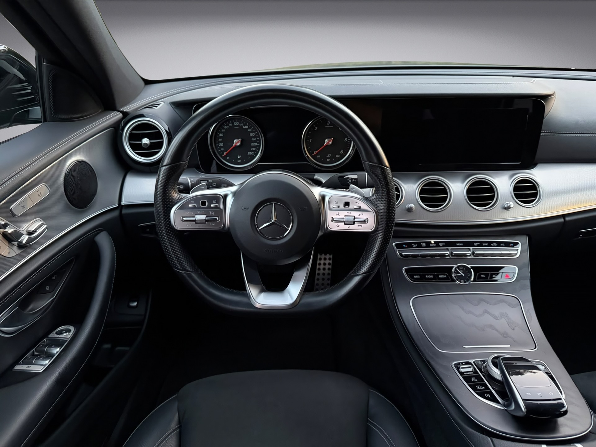 MERCEDES-BENZ E 200 d AMG Line 9G-Tronic * Night-Paket *-image-7