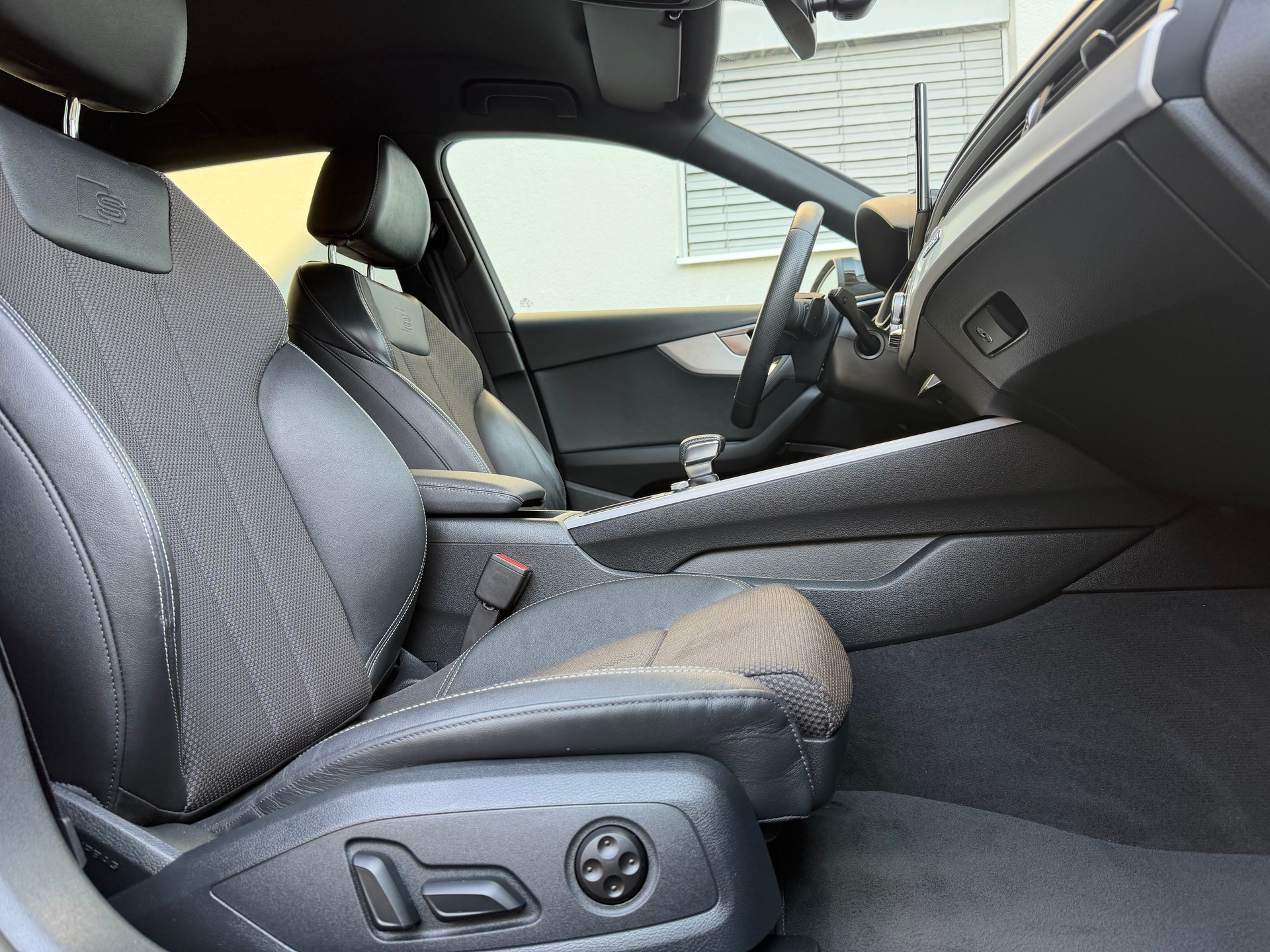 AUDI A4 Avant 40 TDI advanced quattro S-tronic-image-15