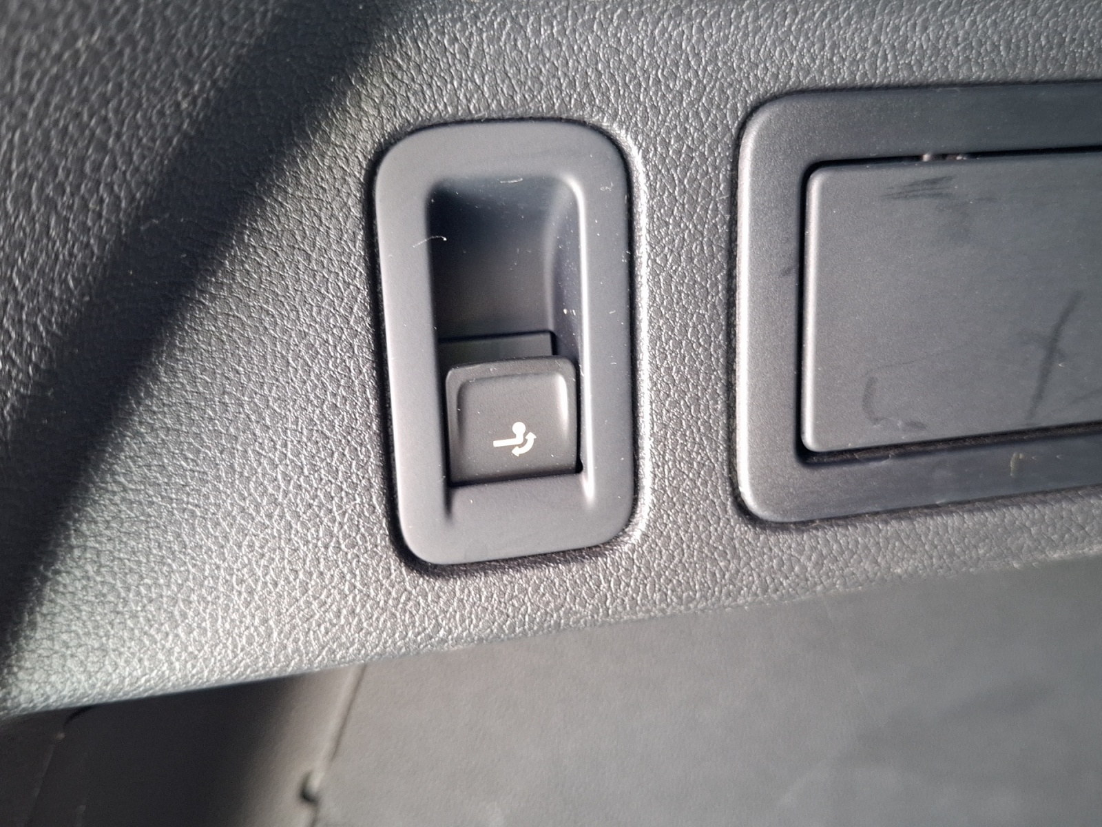 VW Tiguan 2.0TSI R-Line 4Motion DSG-image-13