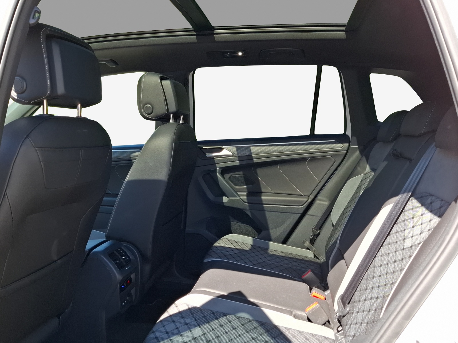 VW Tiguan 2.0TSI R-Line 4Motion DSG-image-11
