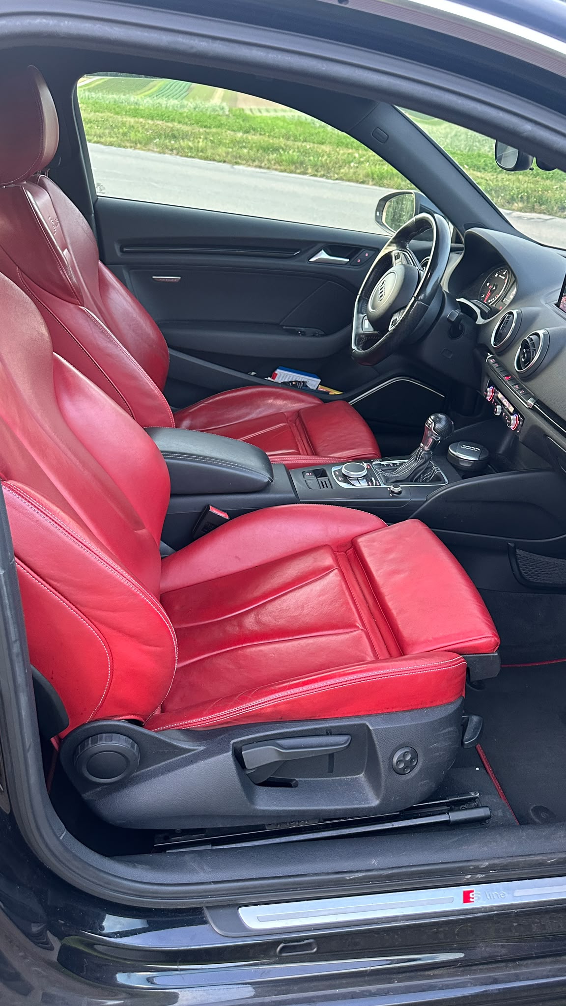 AUDI A3 2.0 TDI Attraction S-tronic-image-5