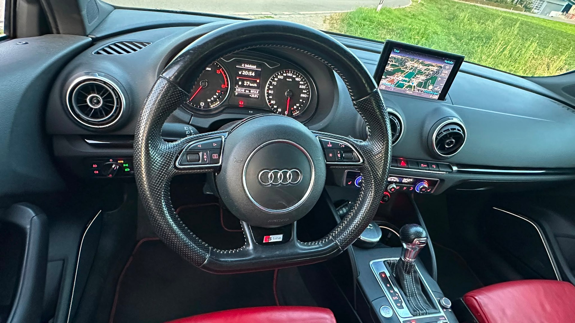AUDI A3 2.0 TDI Attraction S-tronic-image-4