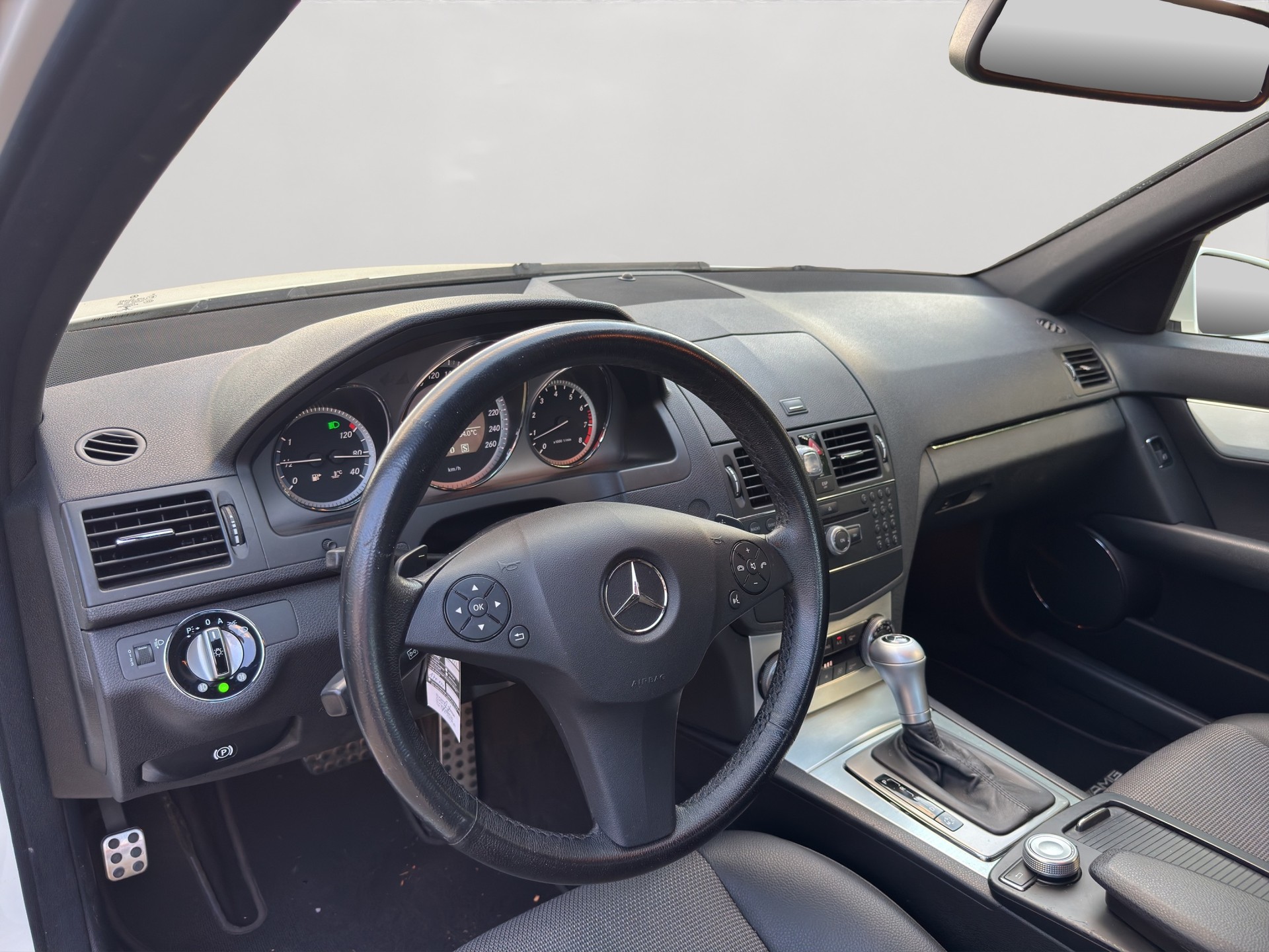 MERCEDES-BENZ C 180 Kompressor AMG Line White Star Automatik-image-13