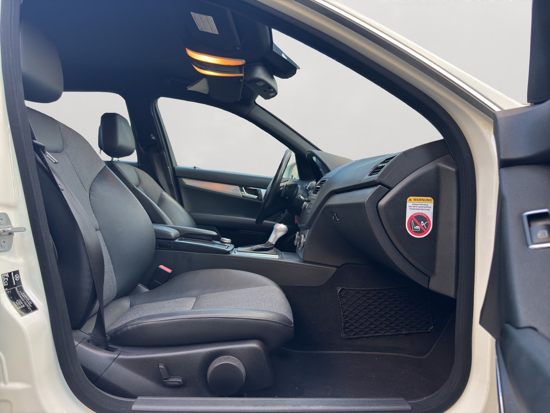 MERCEDES-BENZ C 180 Kompressor AMG Line White Star Automatik-image-9