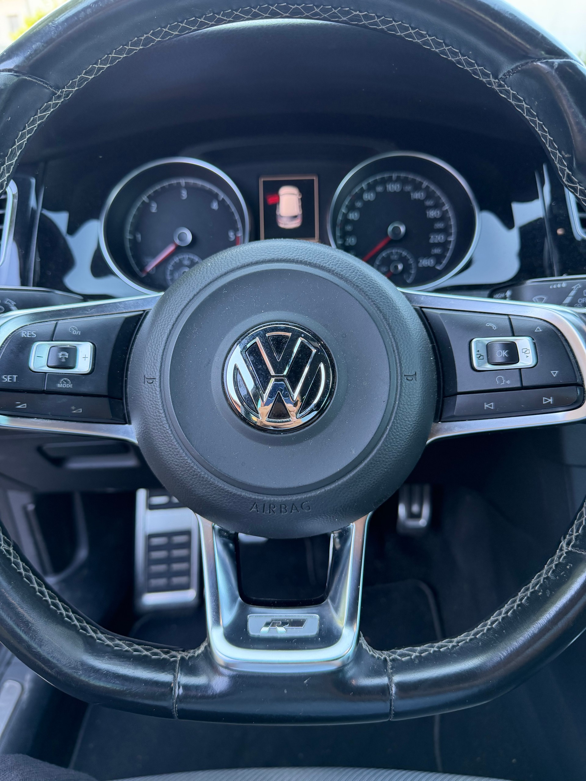 VW Golf 2.0 TDI Allstar R-Line 4Motion-image-6