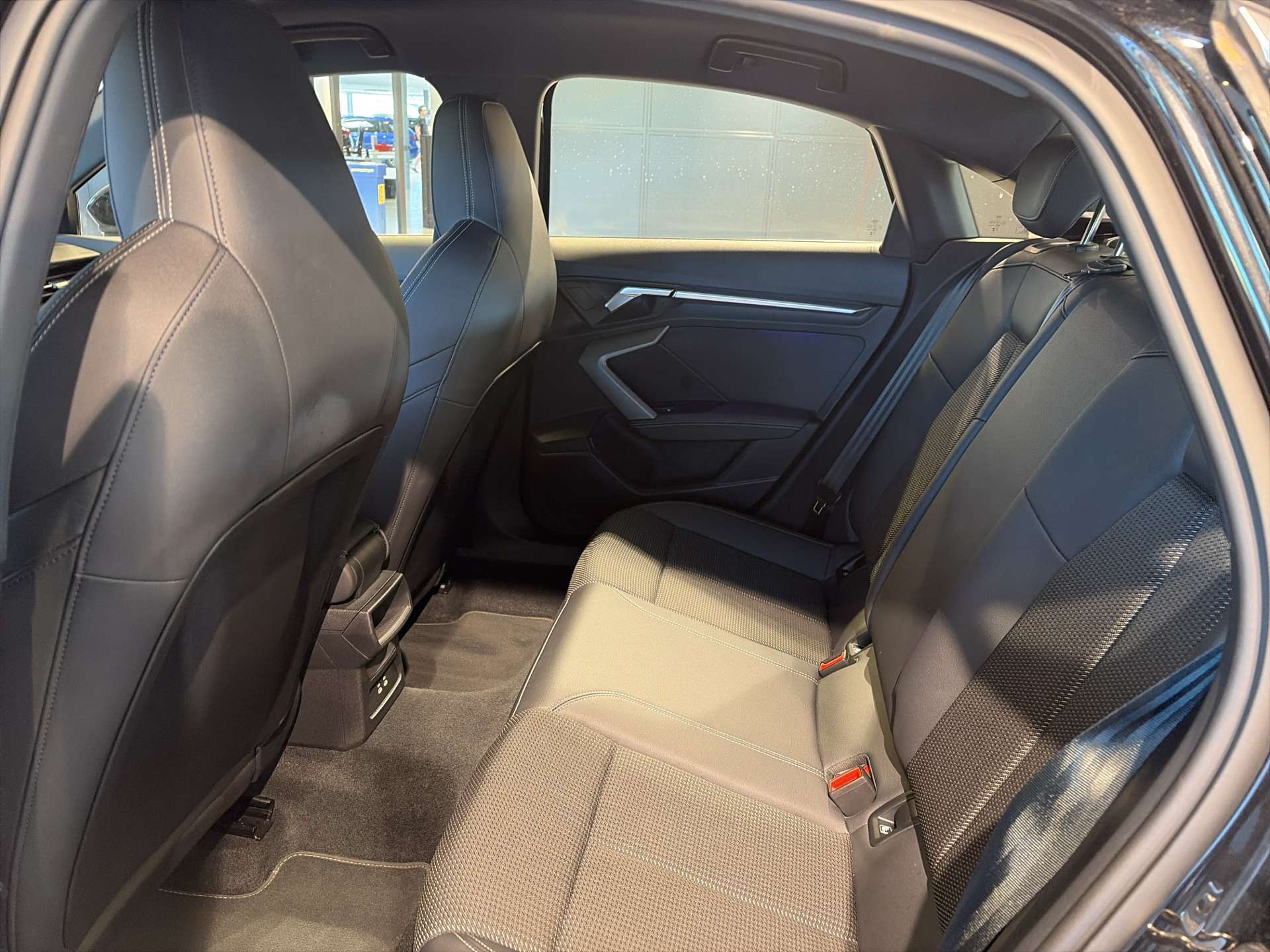 AUDI A3 Limousine 35 TFSi S-Line S-Tronic Automat-image-6