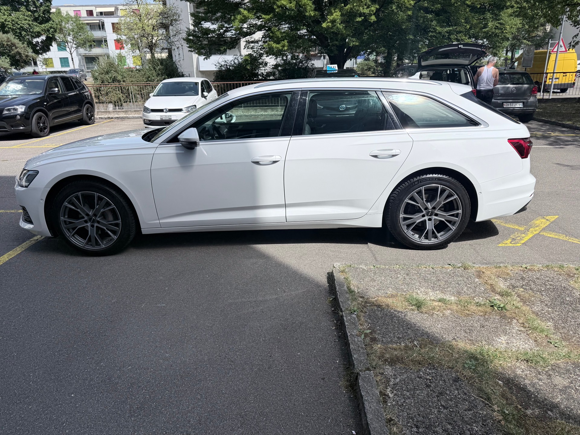 AUDI 2.0 40 TDI Sport Attraction quattro S-Tronic-image-3