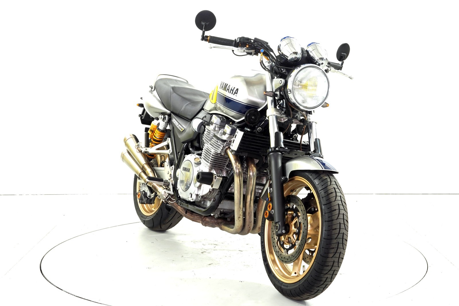 YAMAHA XJR 1300-showroom-element-1