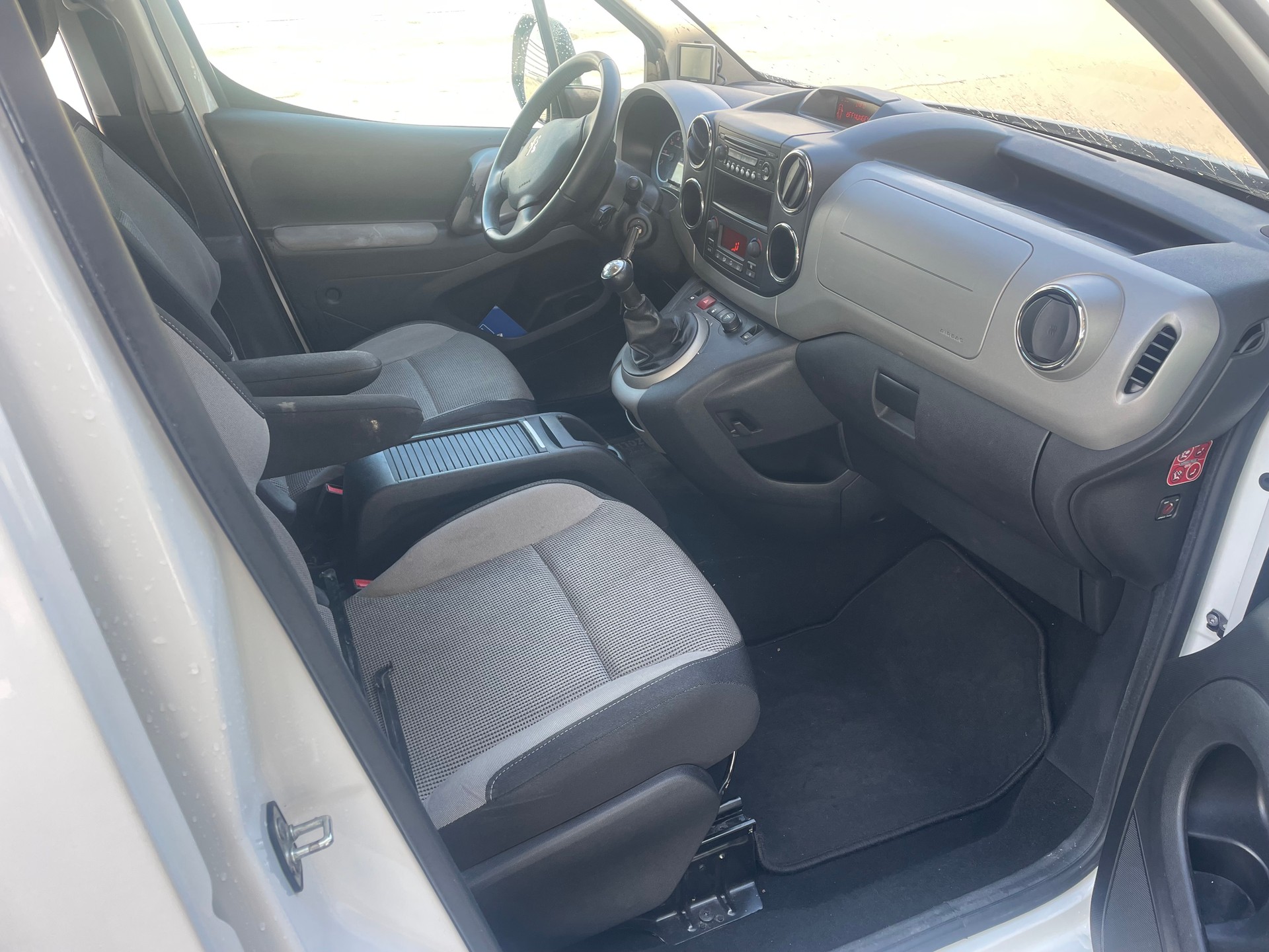 PEUGEOT Partner 1.6 Trendy Clim (Pack)-image-12