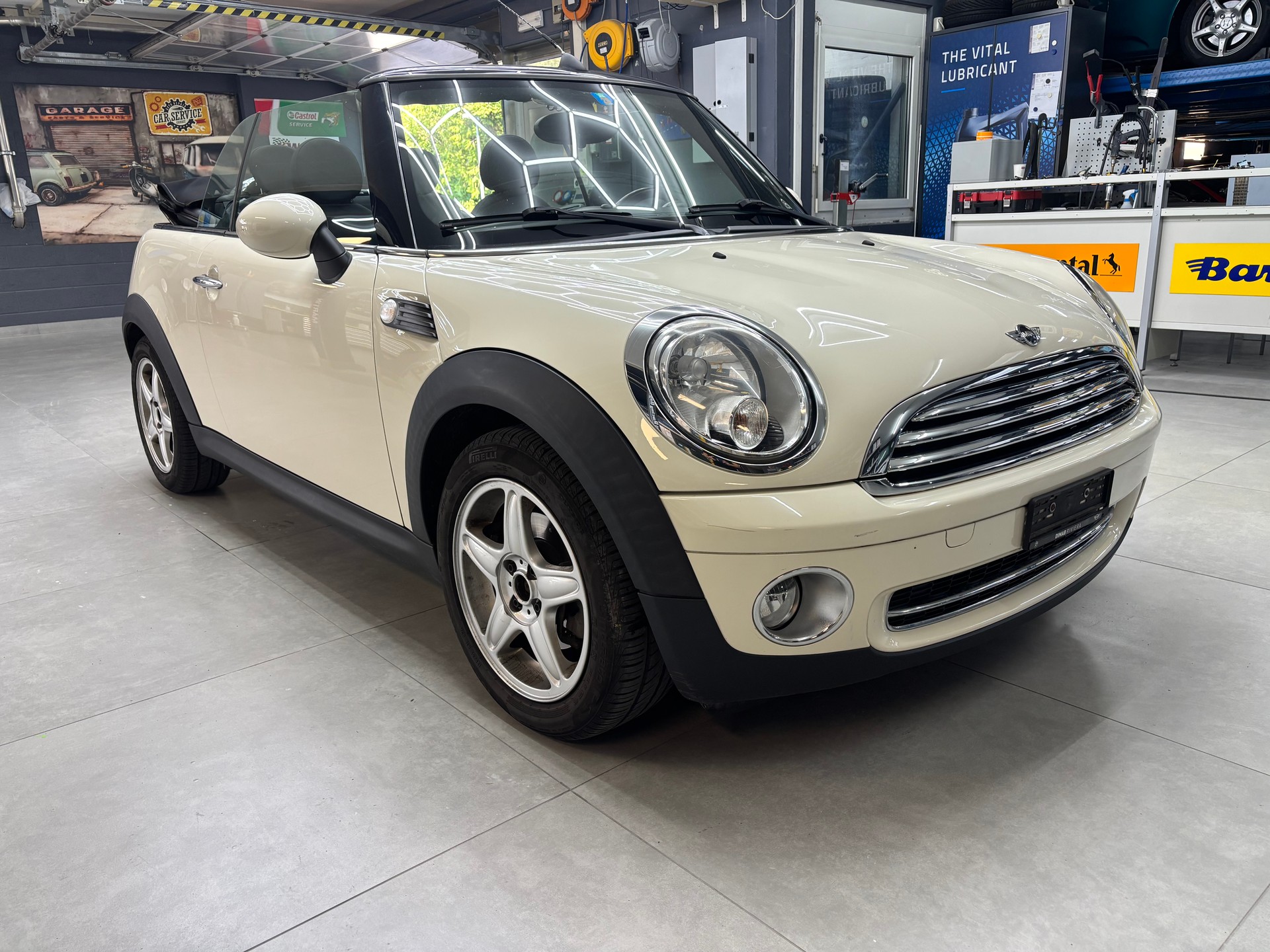MINI Cooper Cabriolet-image-2