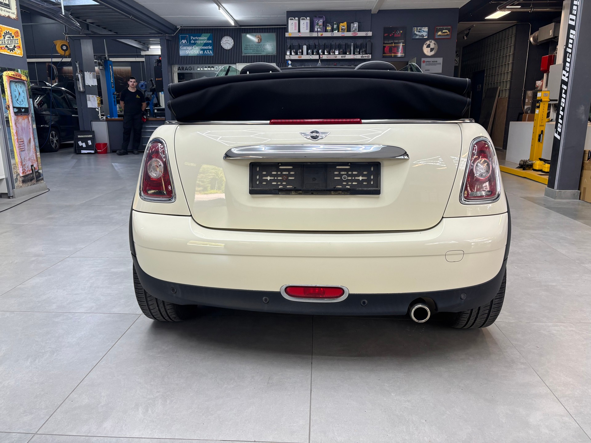 MINI Cooper Cabriolet-image-3
