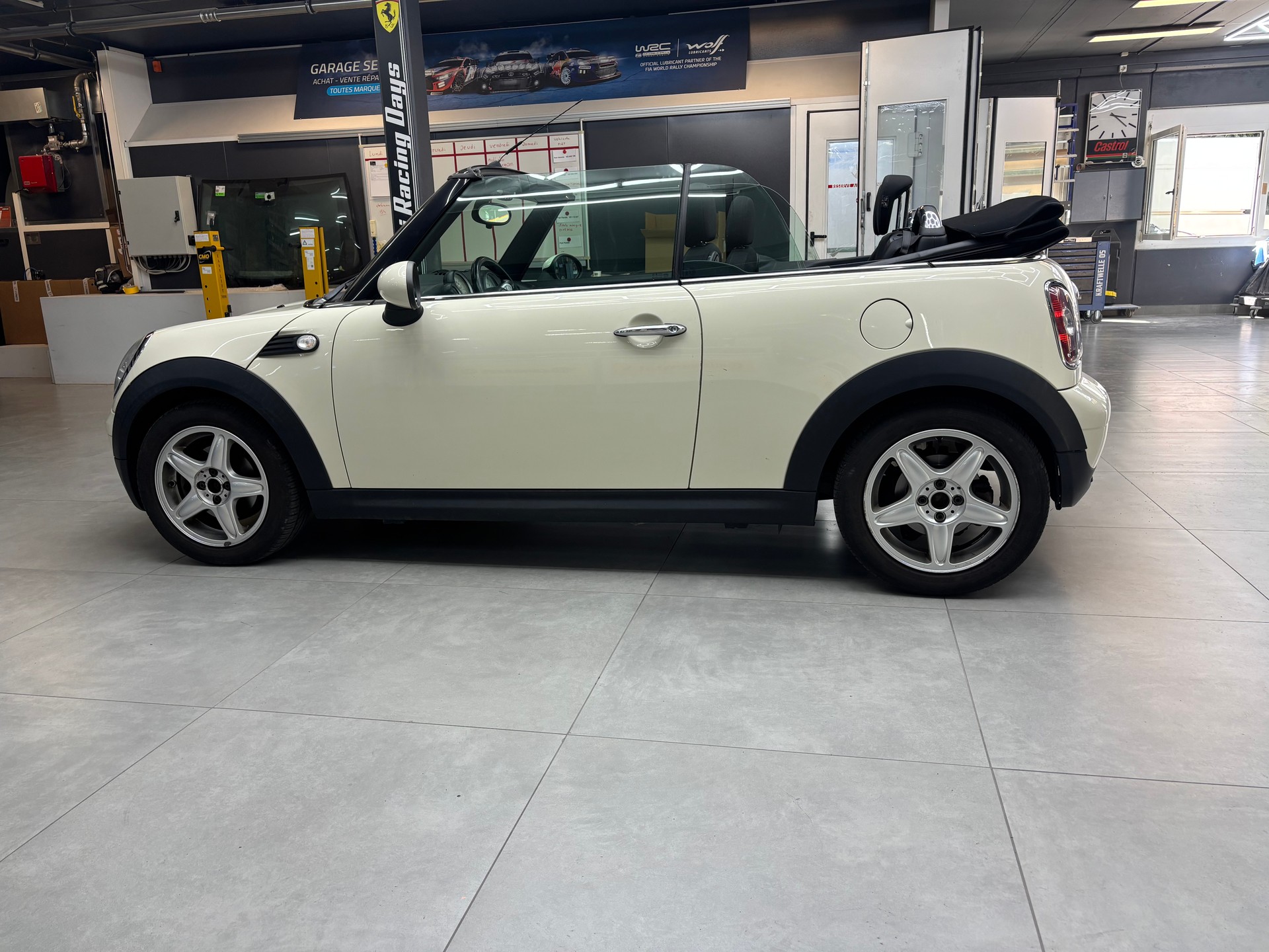 MINI Cooper Cabriolet-image-6