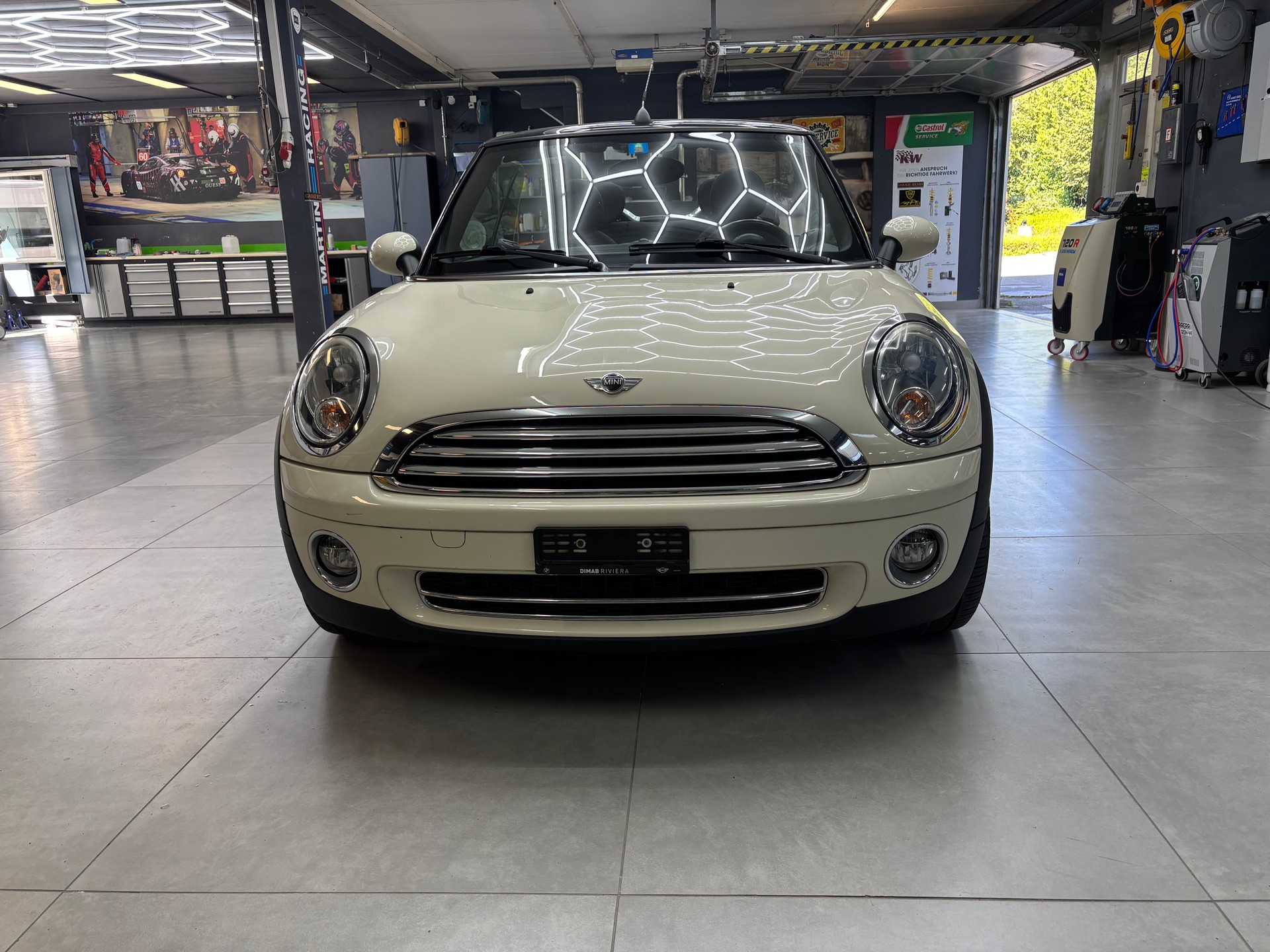 MINI Cooper Cabriolet-image-1