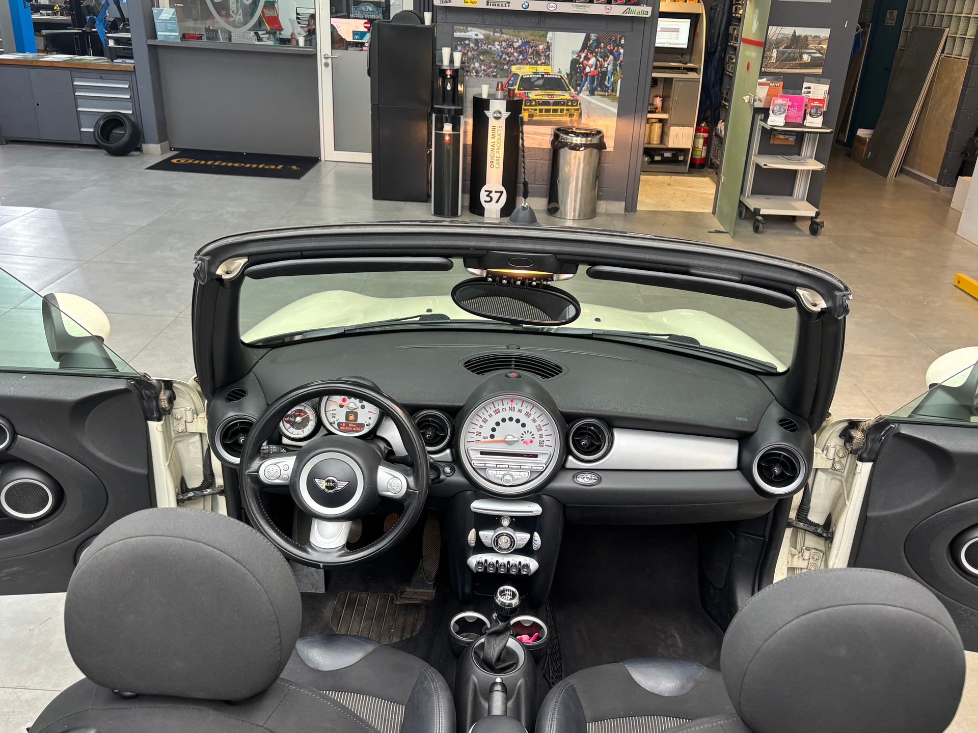 MINI Cooper Cabriolet-image-13