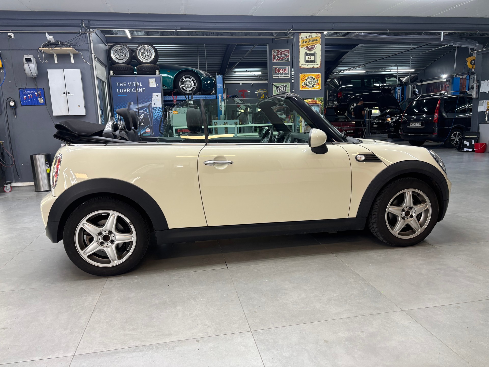 MINI Cooper Cabriolet-image-7