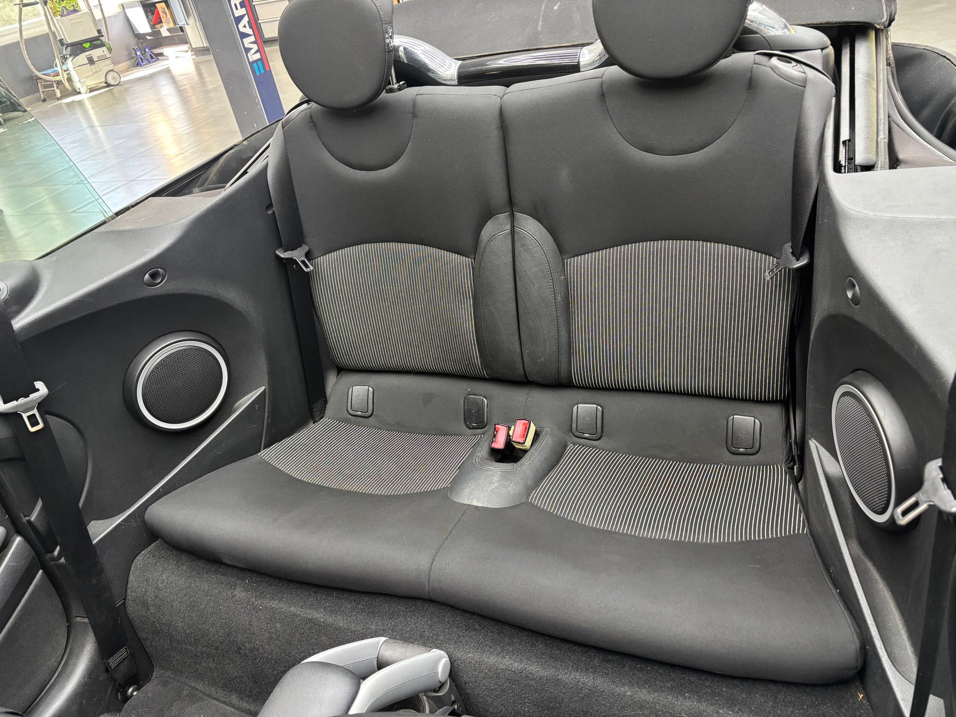 MINI Cooper Cabriolet-image-10