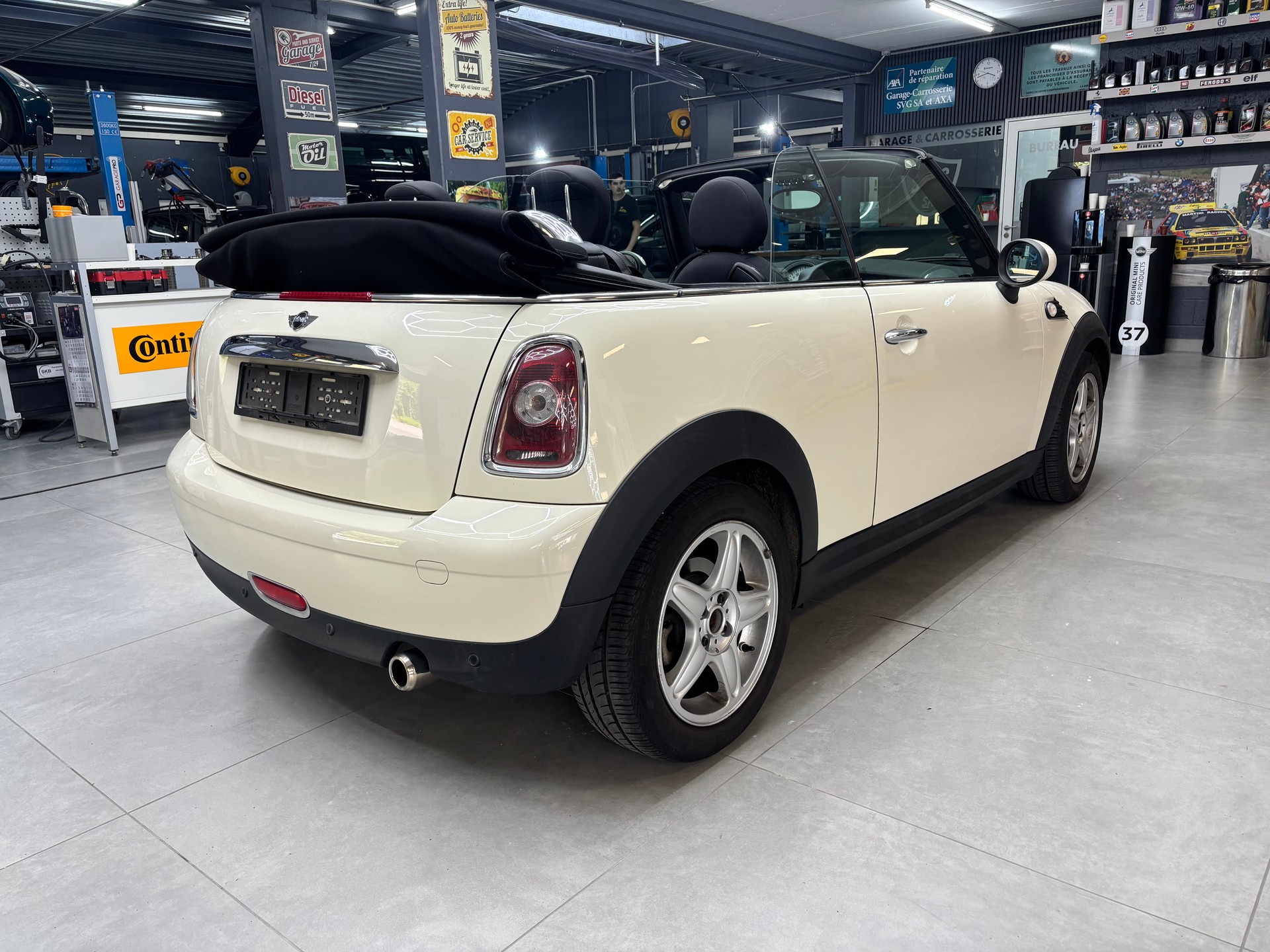 MINI Cooper Cabriolet-image-4